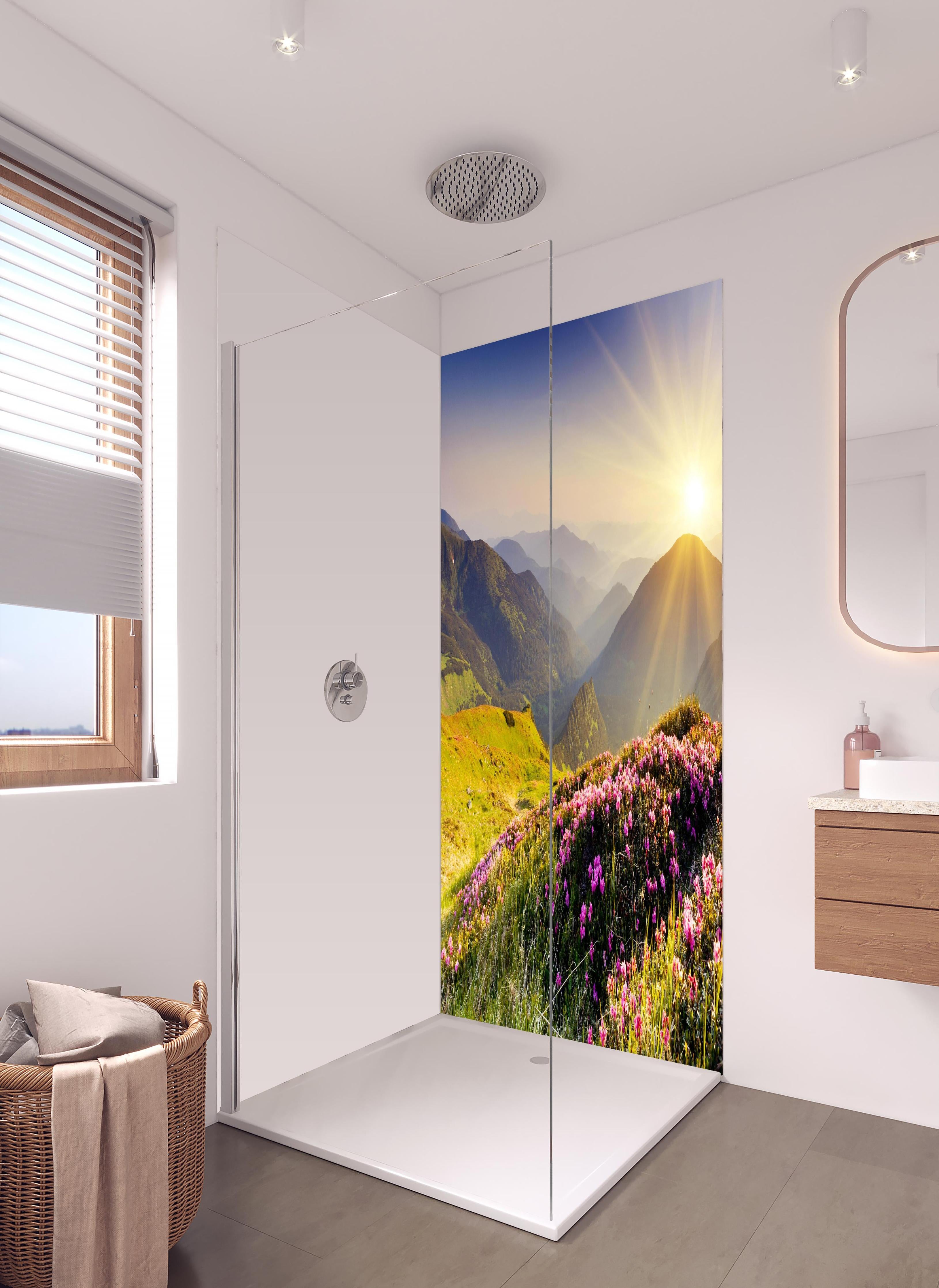 Duschrückwand - ruhige Berglandschaft in der Schweiz in hellem Badezimmer mit Regenduschkopf - zweiteilige Eck-Duschrückwand