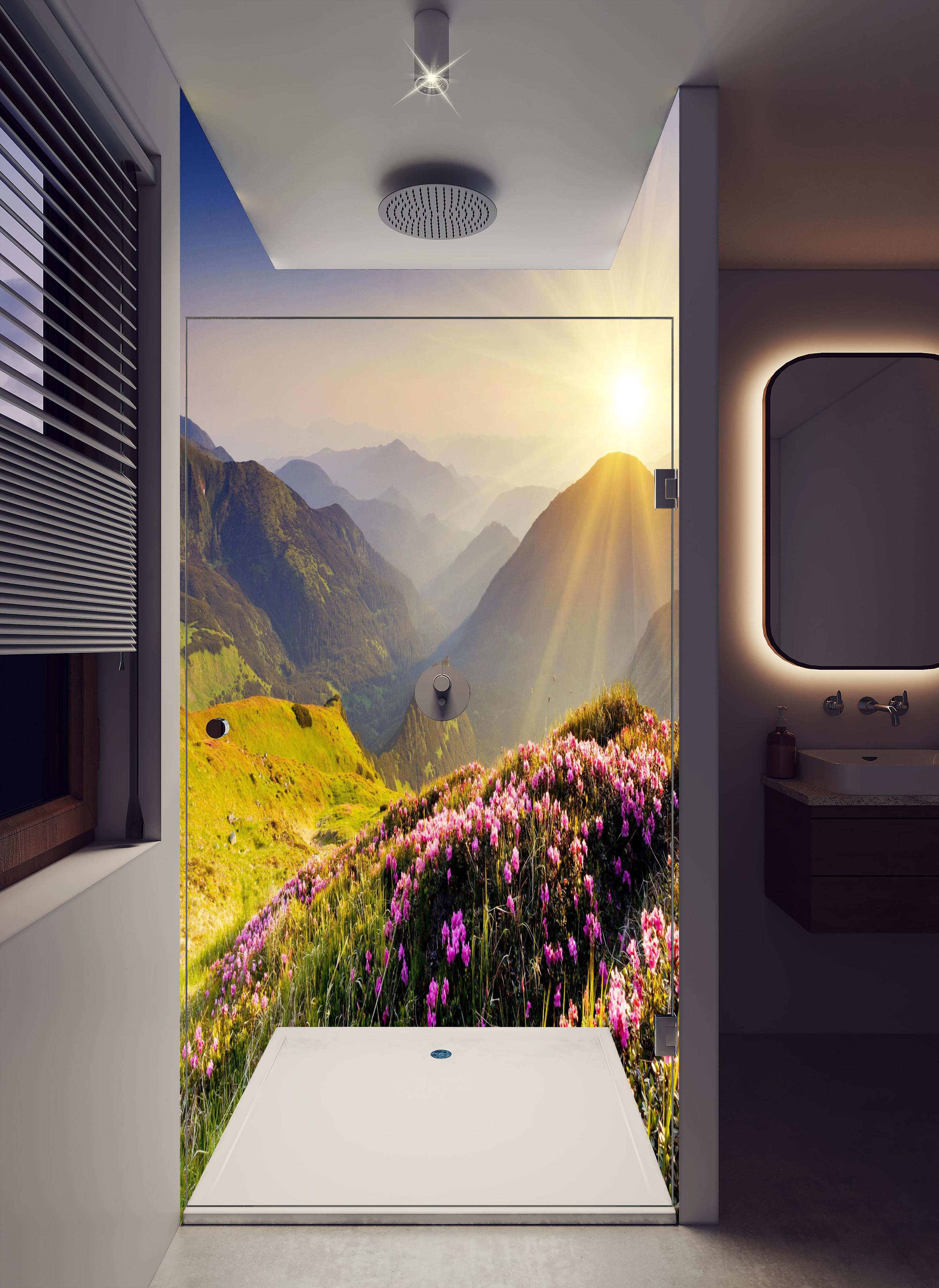 Duschrückwand - ruhige Berglandschaft in der Schweiz in hellem Badezimmer mit Regenduschkopf - zweiteilige Eck-Duschrückwand