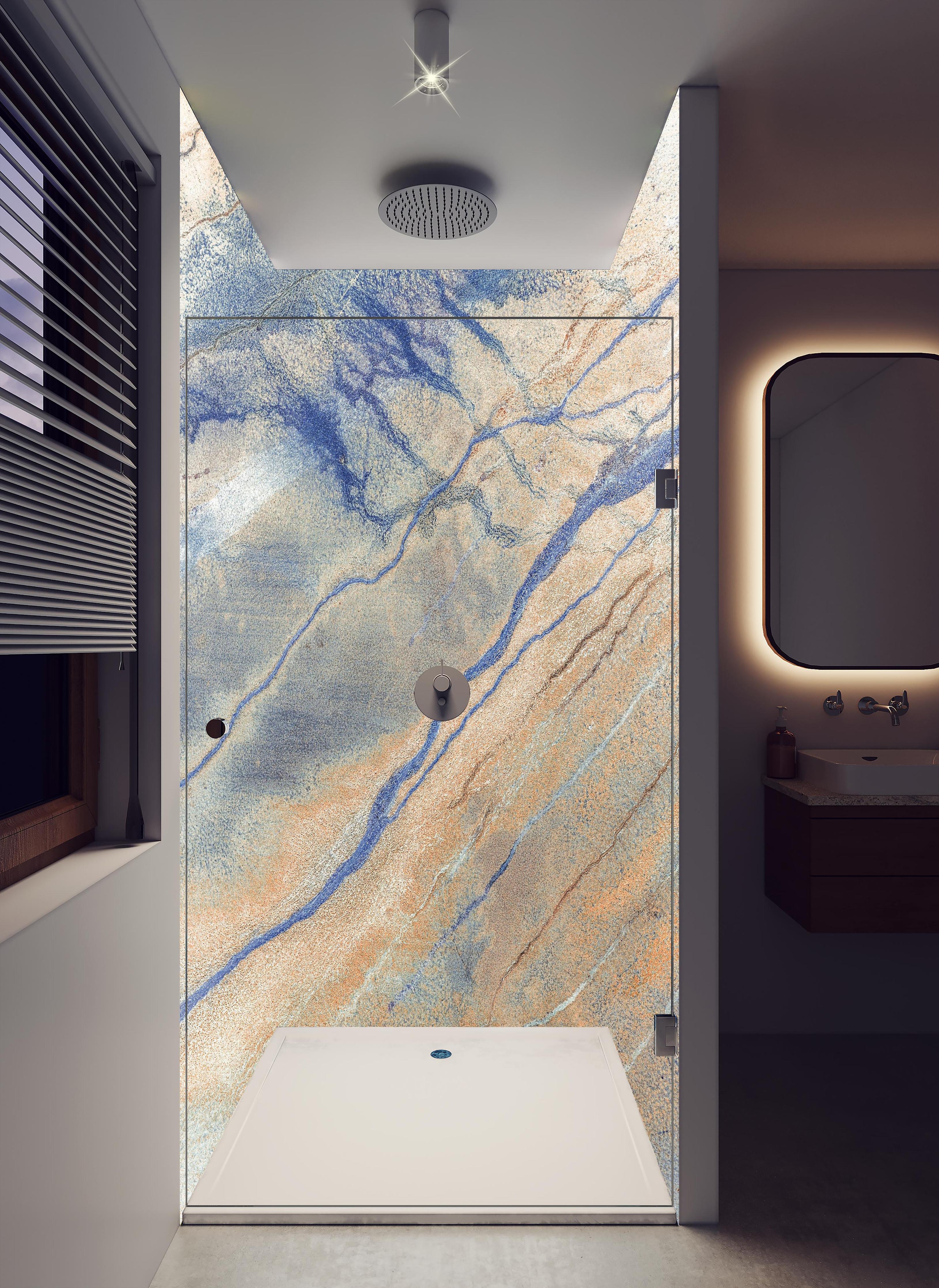 Duschrückwand - Abstrakte Blaue Ader Oberflächentextur in hellem Badezimmer mit Regenduschkopf - zweiteilige Eck-Duschrückwand