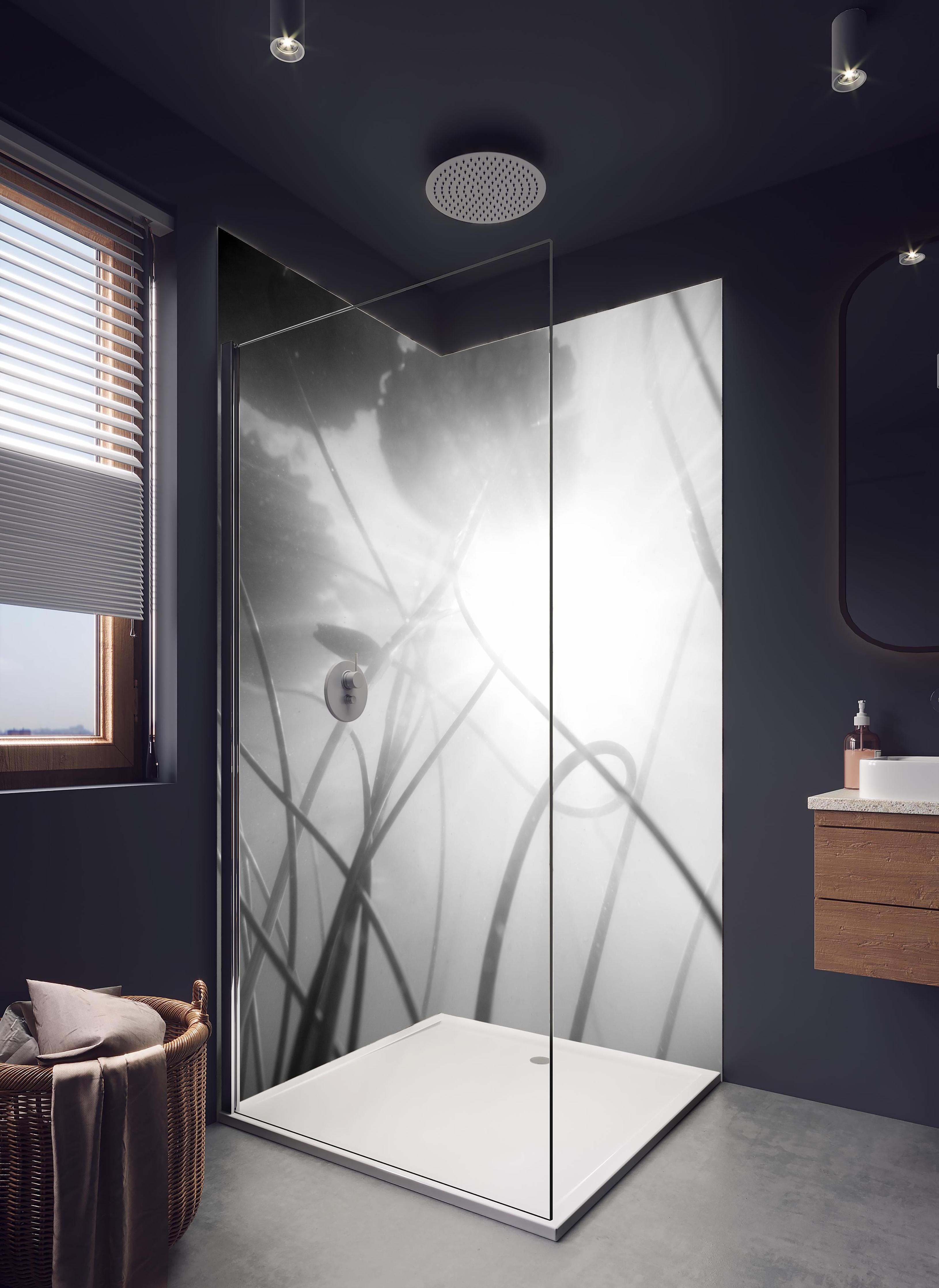 Duschrückwand - Abstrakte Seerose im Nebel Monochrom in hellem Badezimmer mit Regenduschkopf - zweiteilige Eck-Duschrückwand