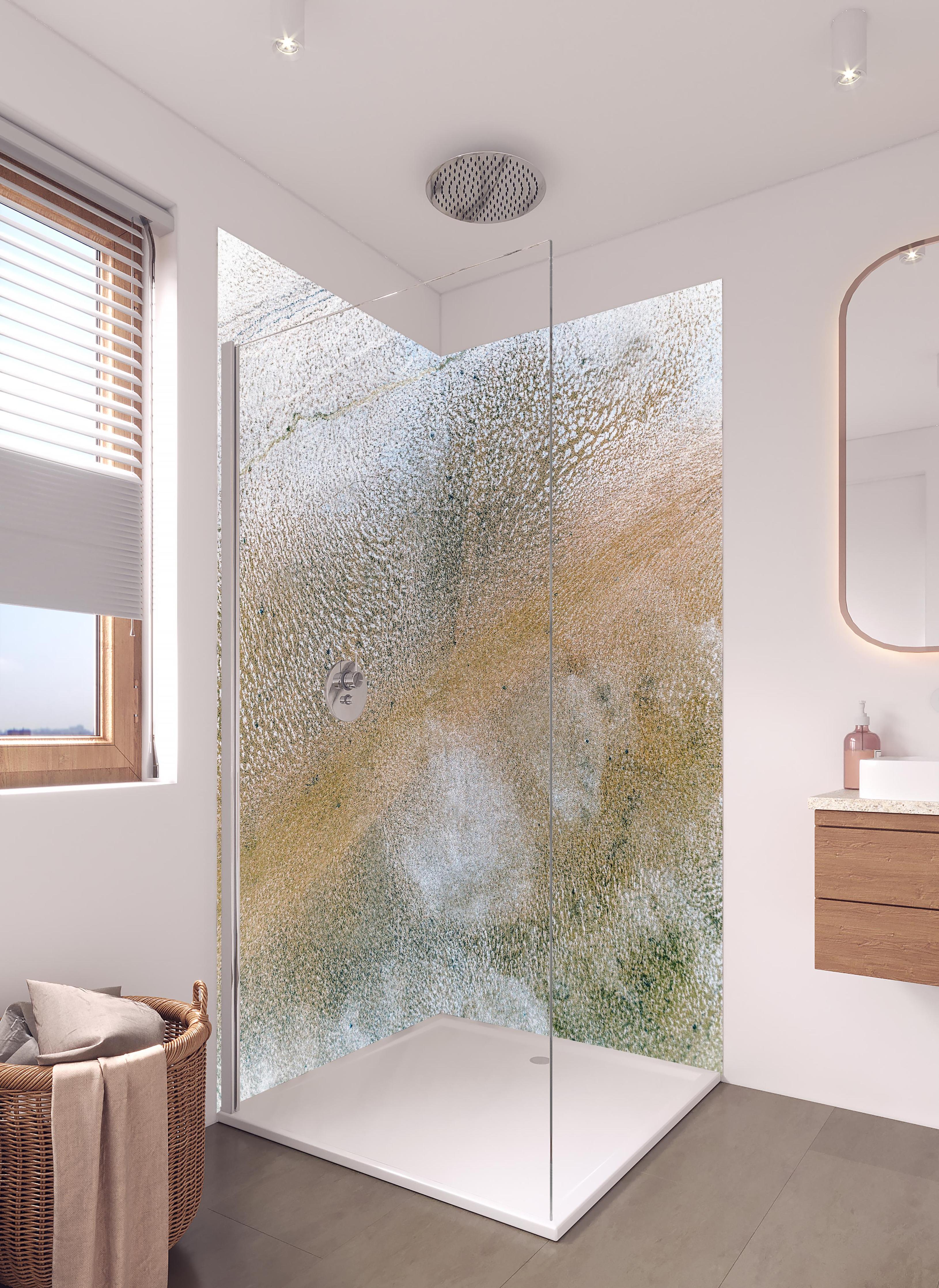 Duschrückwand - Abstrakte Textur in Erdtönen mit Graunuancen in hellem Badezimmer mit Regenduschkopf - zweiteilige Eck-Duschrückwand