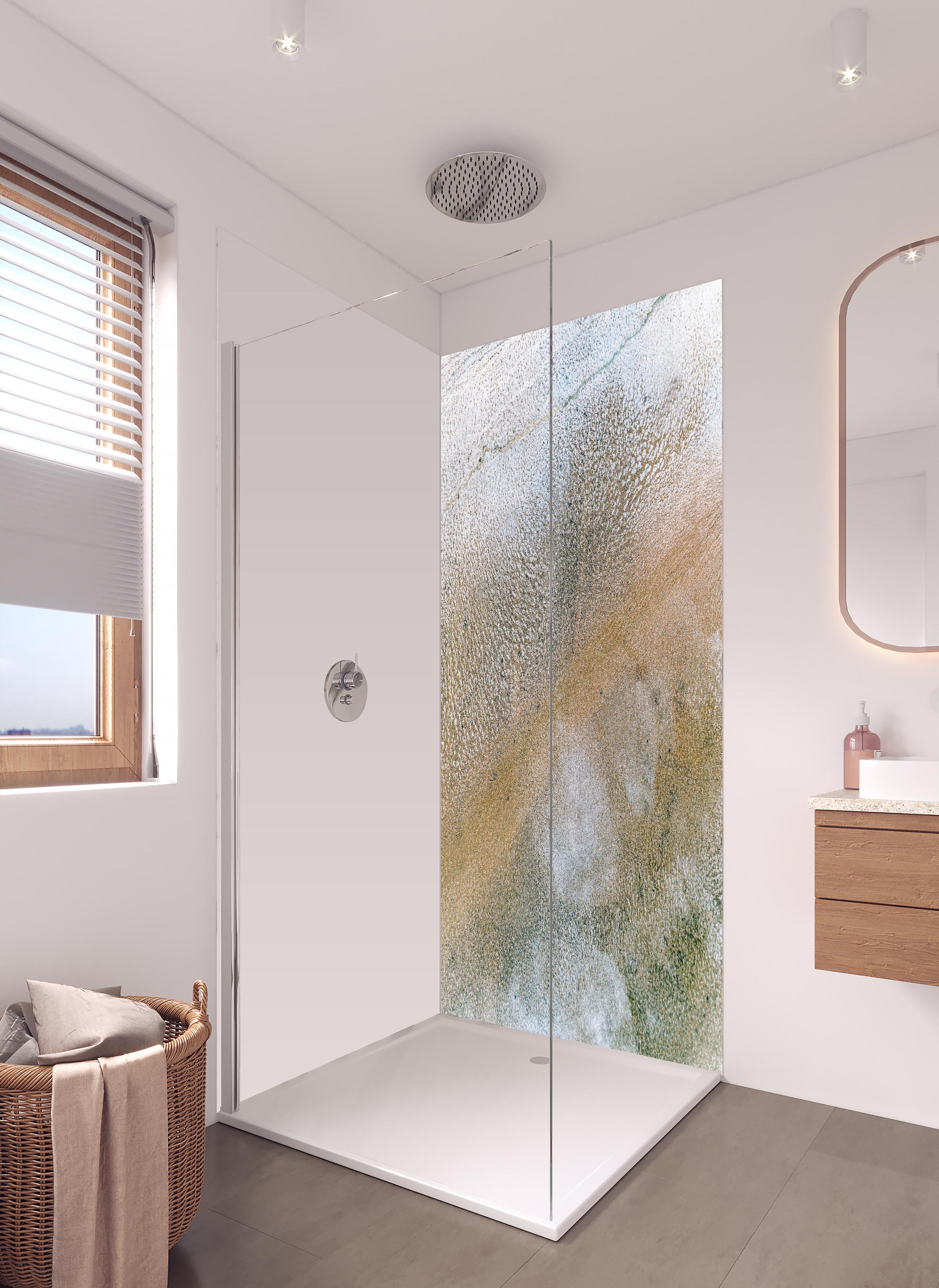 Duschrückwand - Abstrakte Textur in Erdtönen mit Graunuancen in hellem Badezimmer mit Regenduschkopf - zweiteilige Eck-Duschrückwand