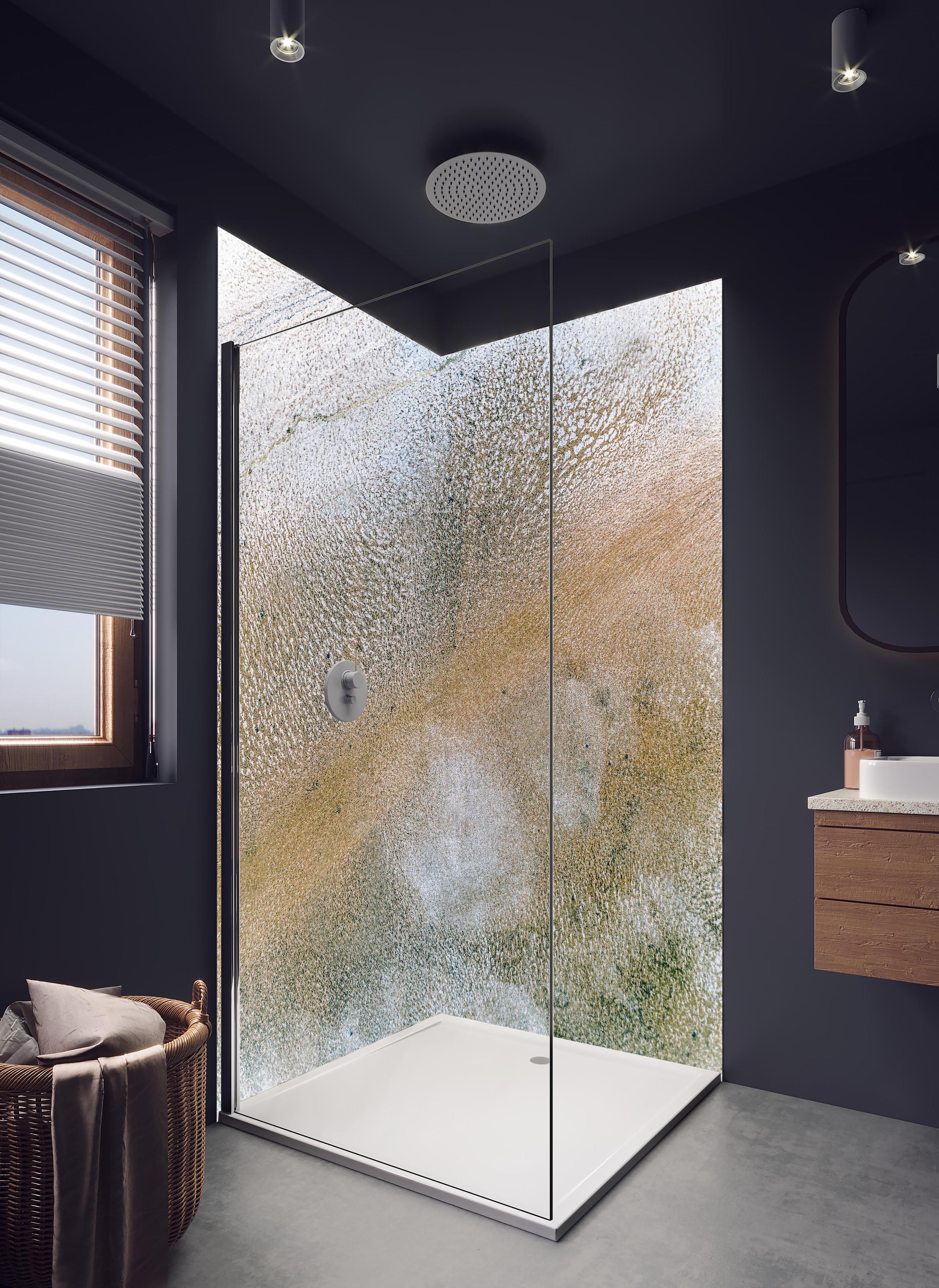 Duschrückwand - Abstrakte Textur in Erdtönen mit Graunuancen in hellem Badezimmer mit Regenduschkopf - zweiteilige Eck-Duschrückwand