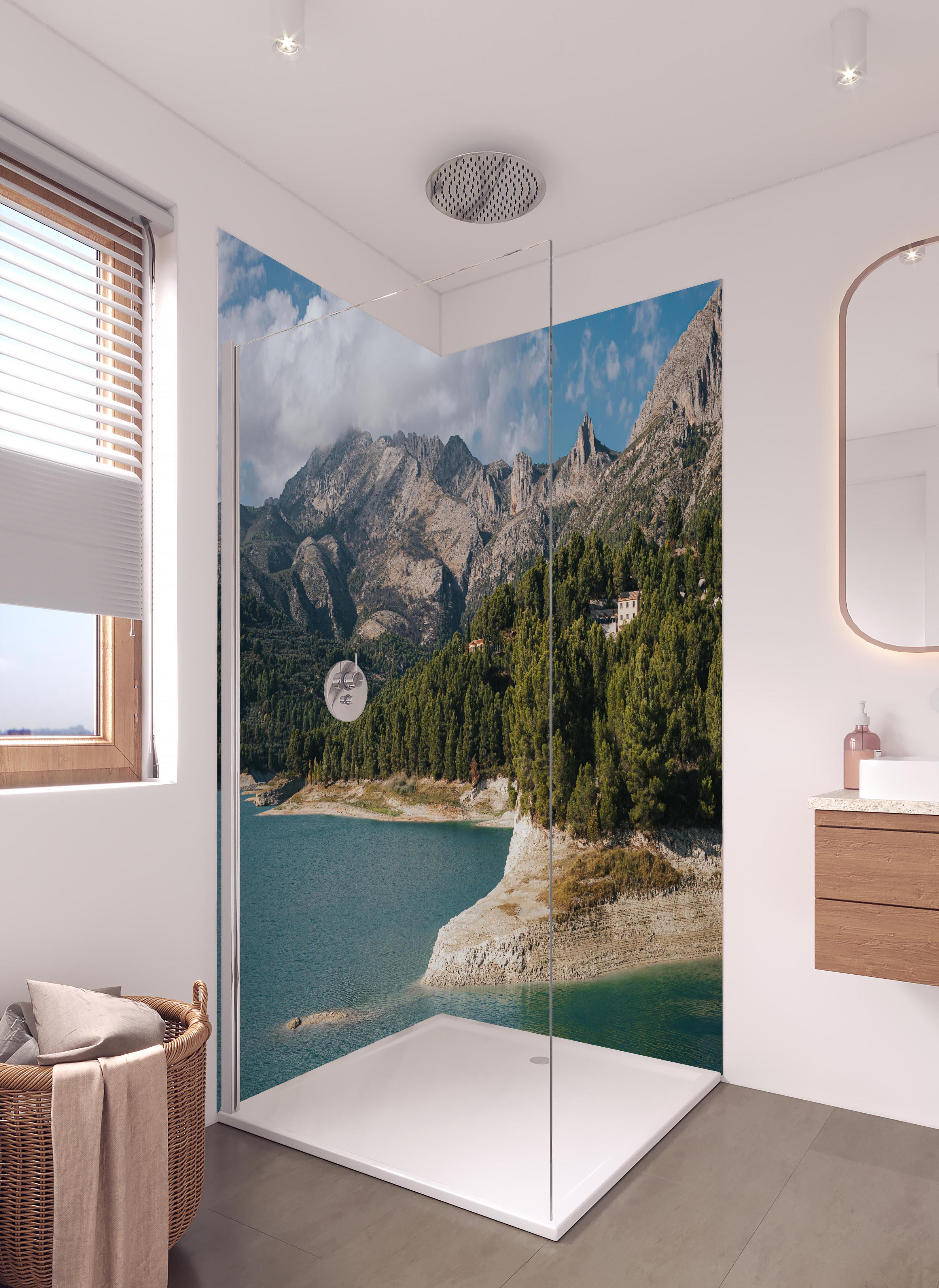 Duschrückwand - Abstrakte blaugrüne Bergdarstellung in hellem Badezimmer mit Regenduschkopf - zweiteilige Eck-Duschrückwand