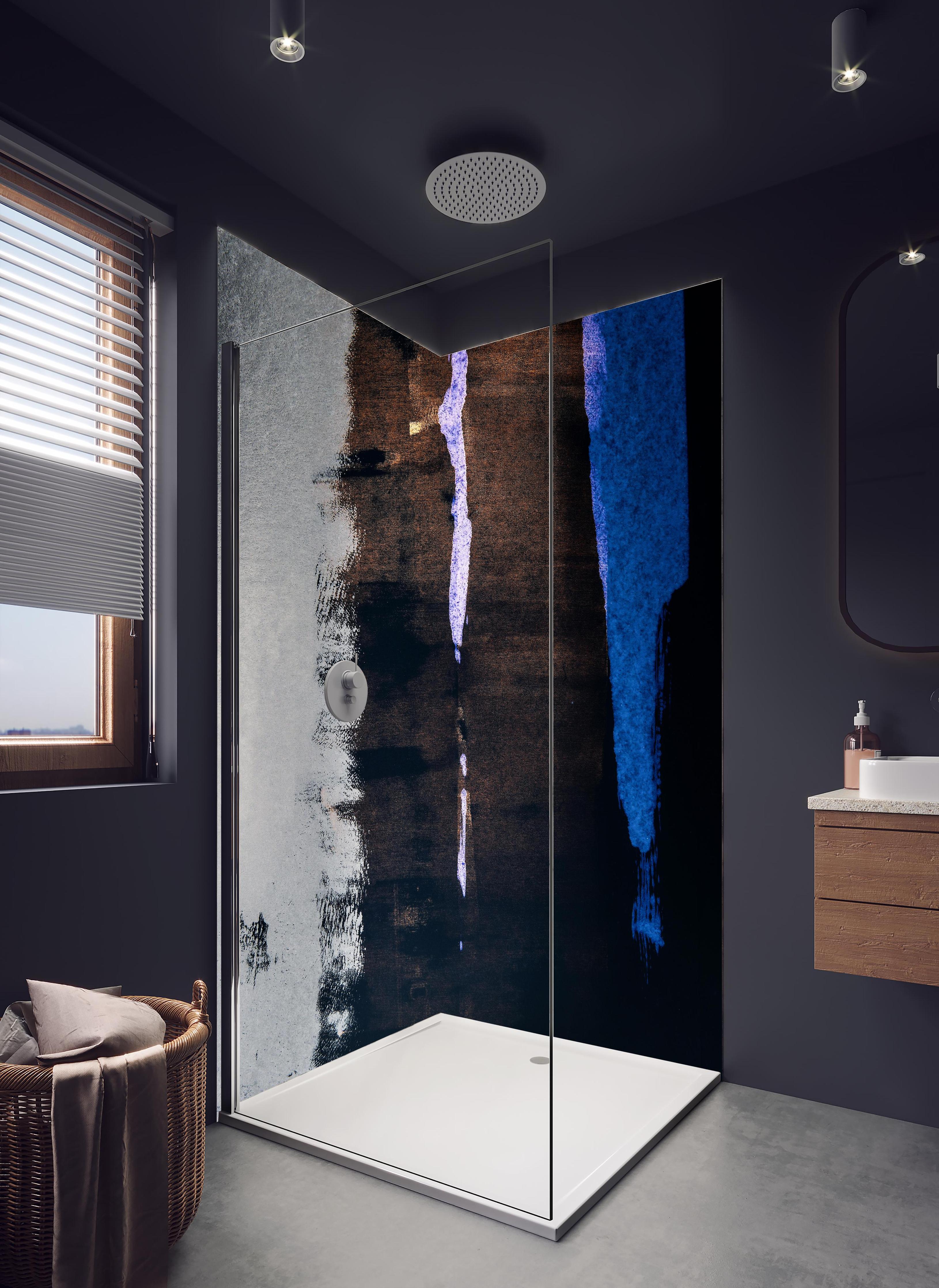 Duschrückwand - Abstrakte dunkle Steinreflexion mit Pinselstrich in hellem Badezimmer mit Regenduschkopf - zweiteilige Eck-Duschrückwand