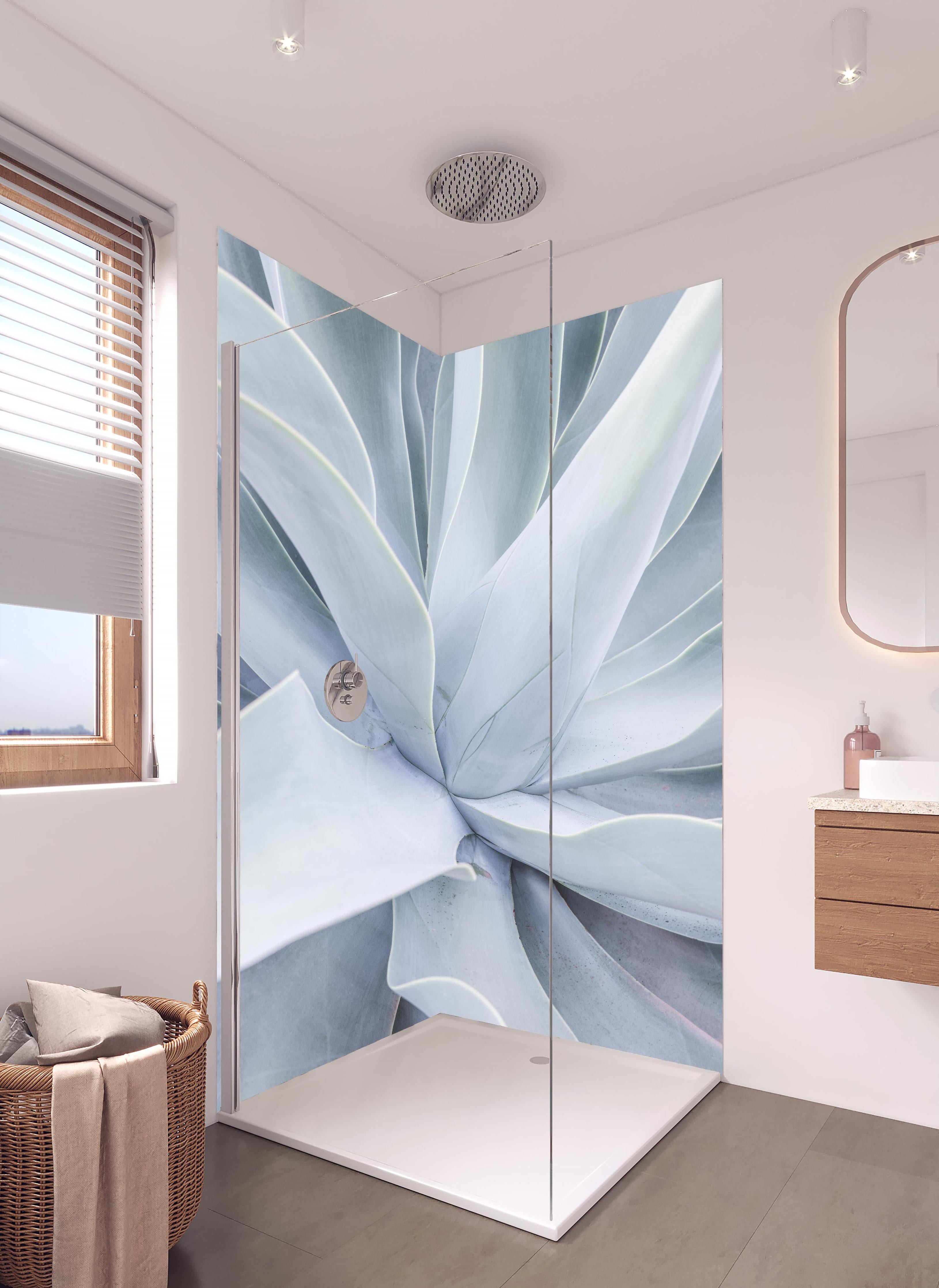 Duschrückwand - Abstrakte mintgrüne Aloe Vera Textur in hellem Badezimmer mit Regenduschkopf - zweiteilige Eck-Duschrückwand