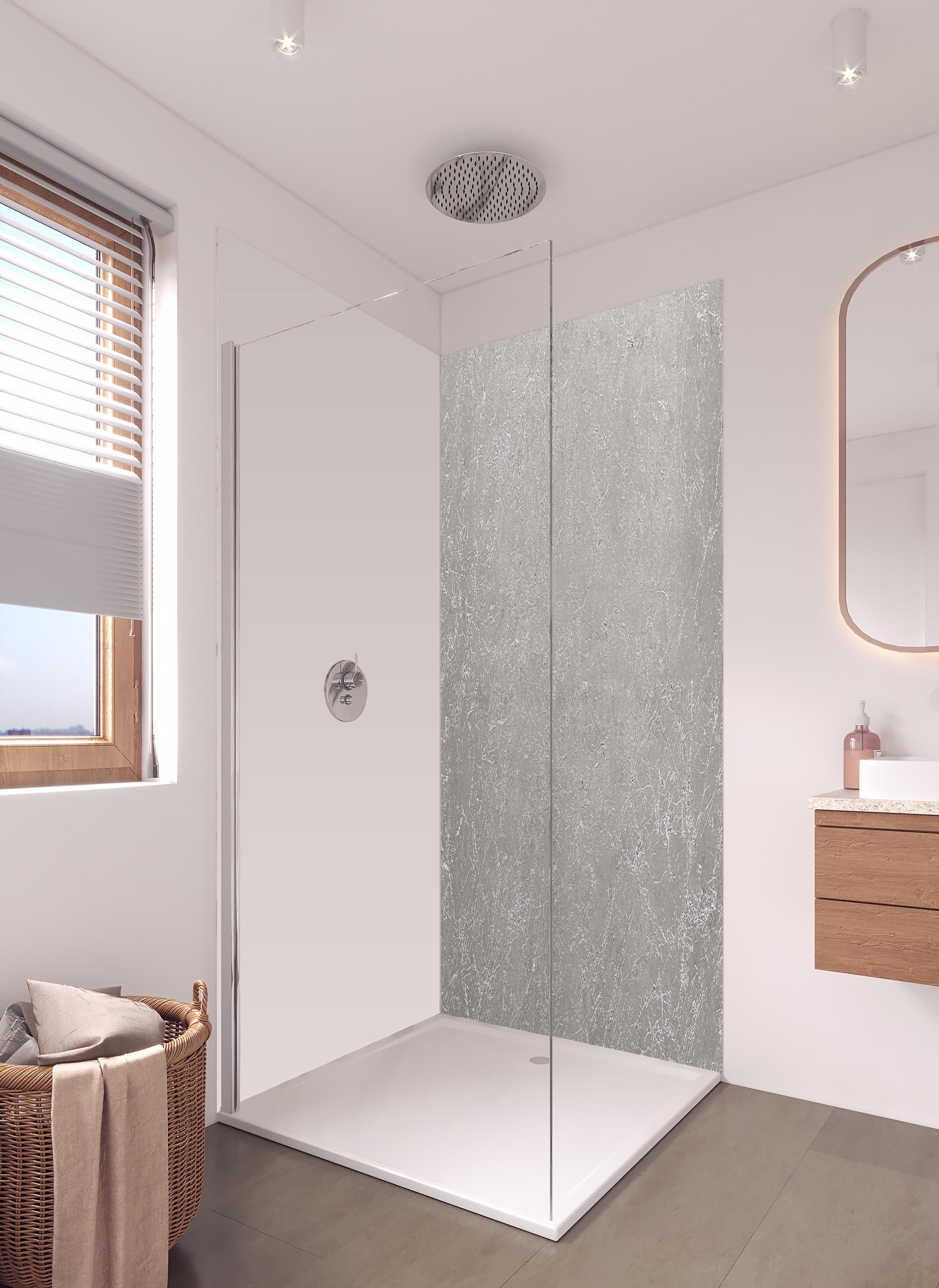 Duschrückwand - Abstrakter Silbermarmor in hellem Badezimmer mit Regenduschkopf - zweiteilige Eck-Duschrückwand