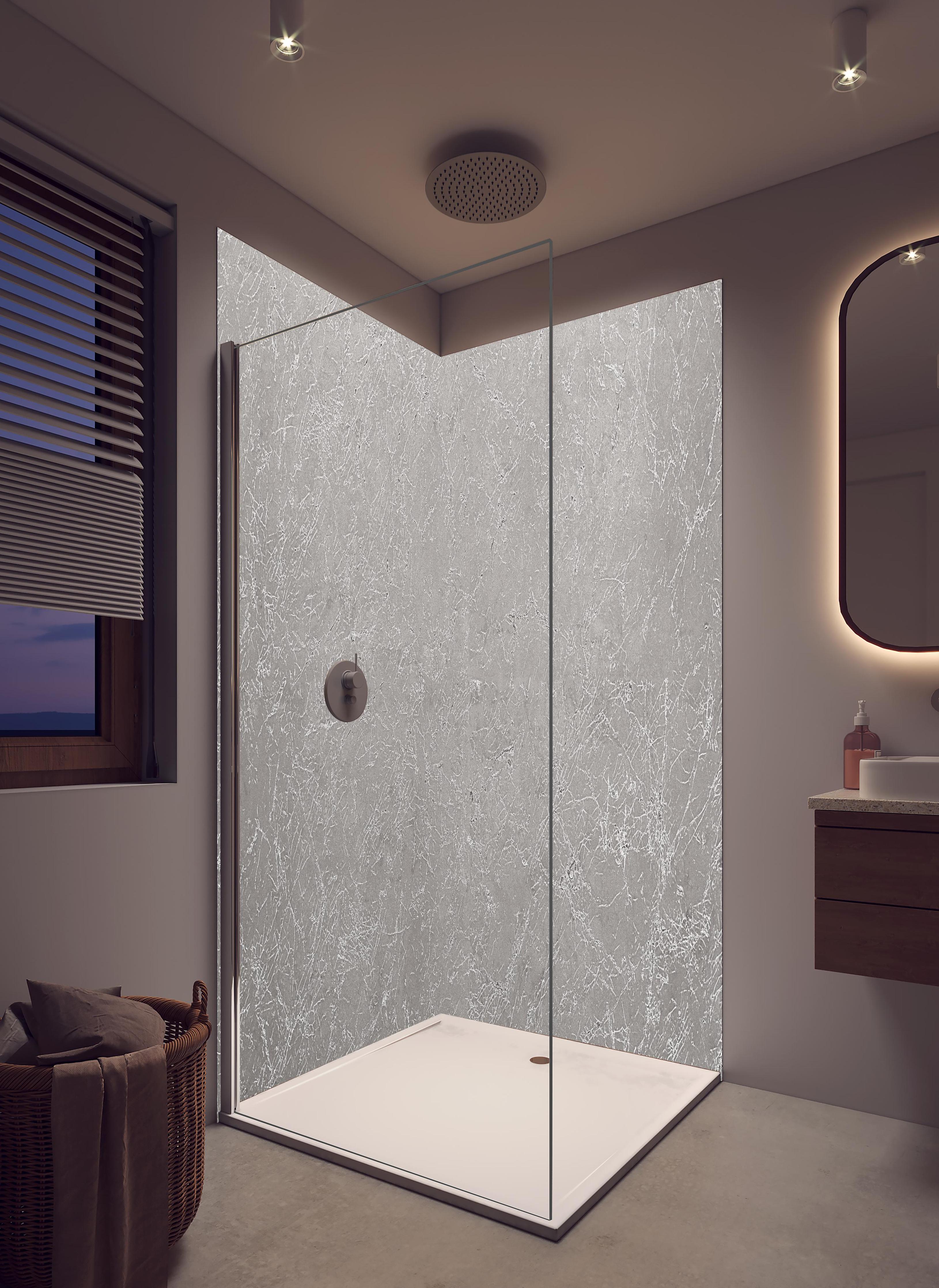 Duschrückwand - Abstrakter Silbermarmor in hellem Badezimmer mit Regenduschkopf - zweiteilige Eck-Duschrückwand