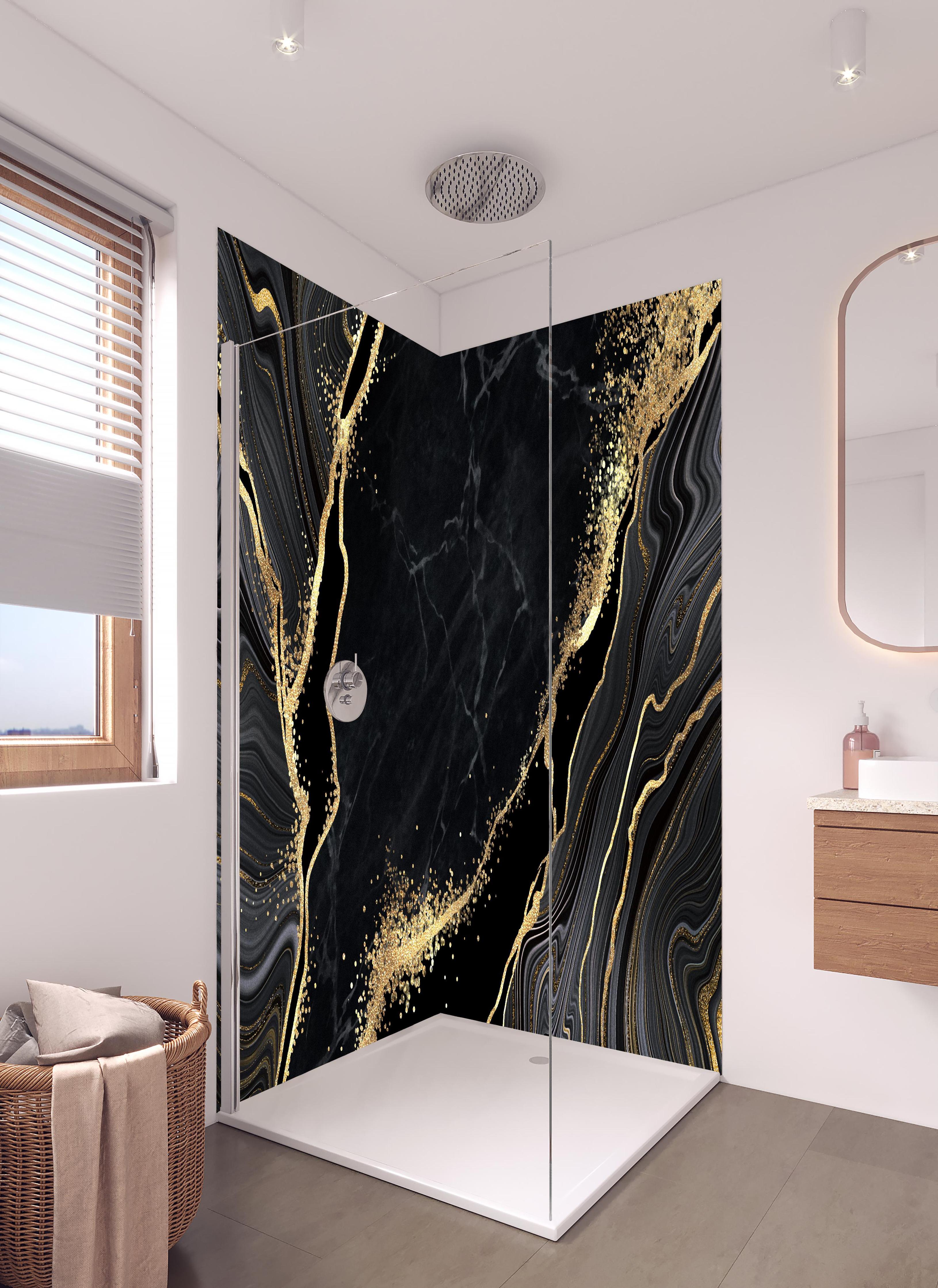 Duschrückwand - Abstrakter schwarzer Marmor mit goldenen Adern in hellem Badezimmer mit Regenduschkopf - zweiteilige Eck-Duschrückwand