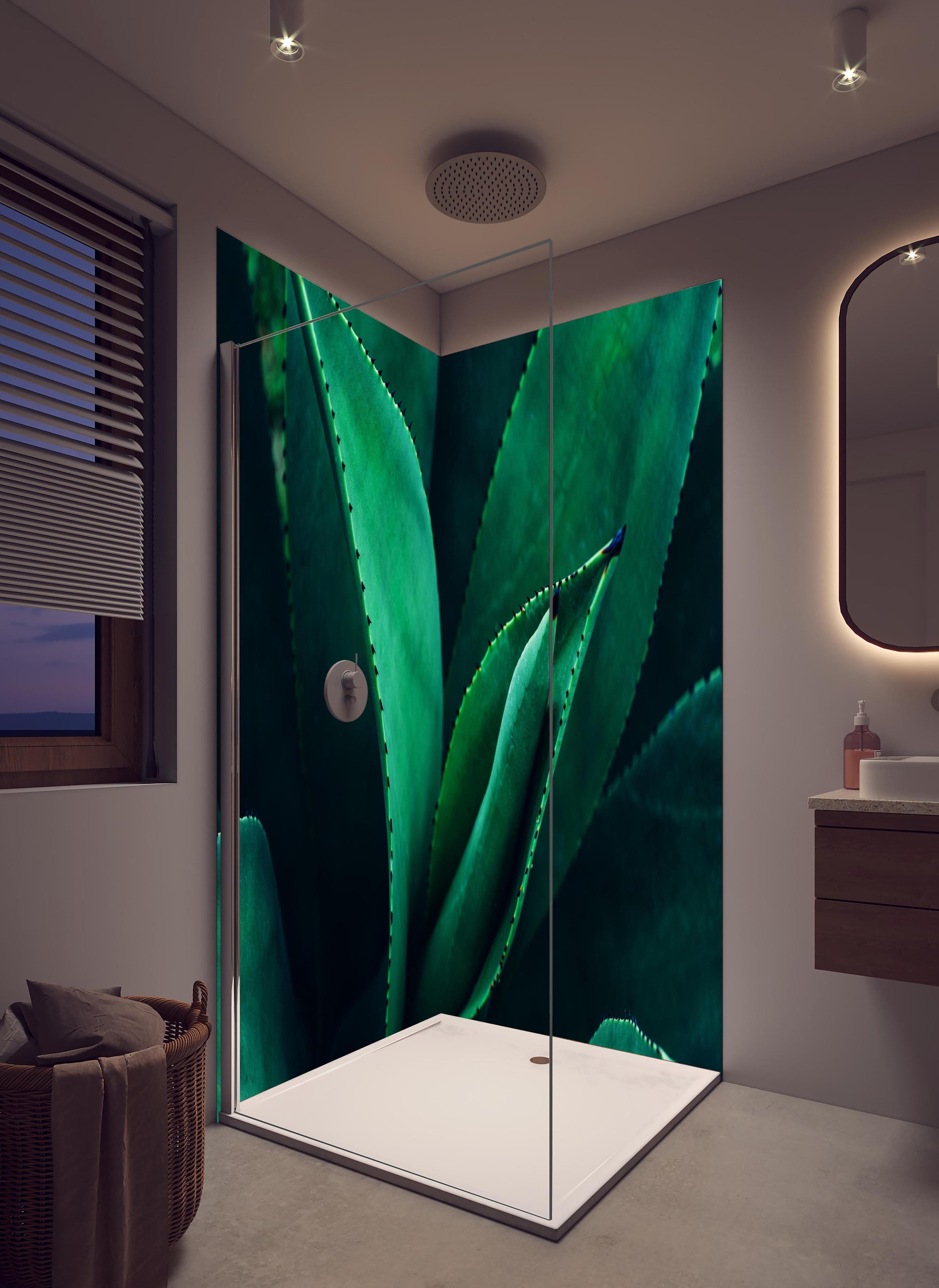 Duschrückwand - Agave Kaktus - Nahaufnahme in hellem Badezimmer mit Regenduschkopf - zweiteilige Eck-Duschrückwand