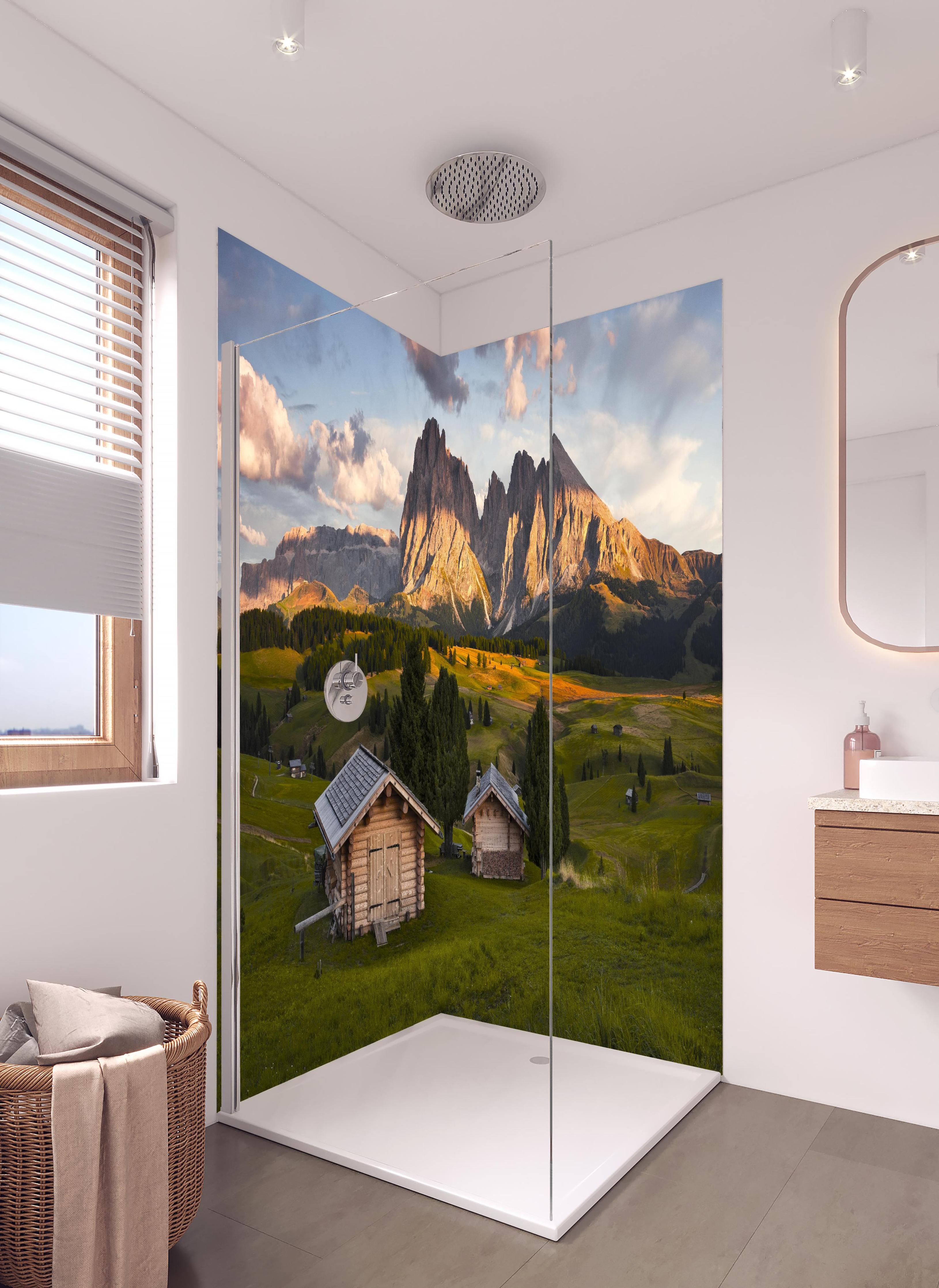 Duschrückwand - Alpenpanorama mit Hütten beim Sonnenuntergang in hellem Badezimmer mit Regenduschkopf - zweiteilige Eck-Duschrückwand
