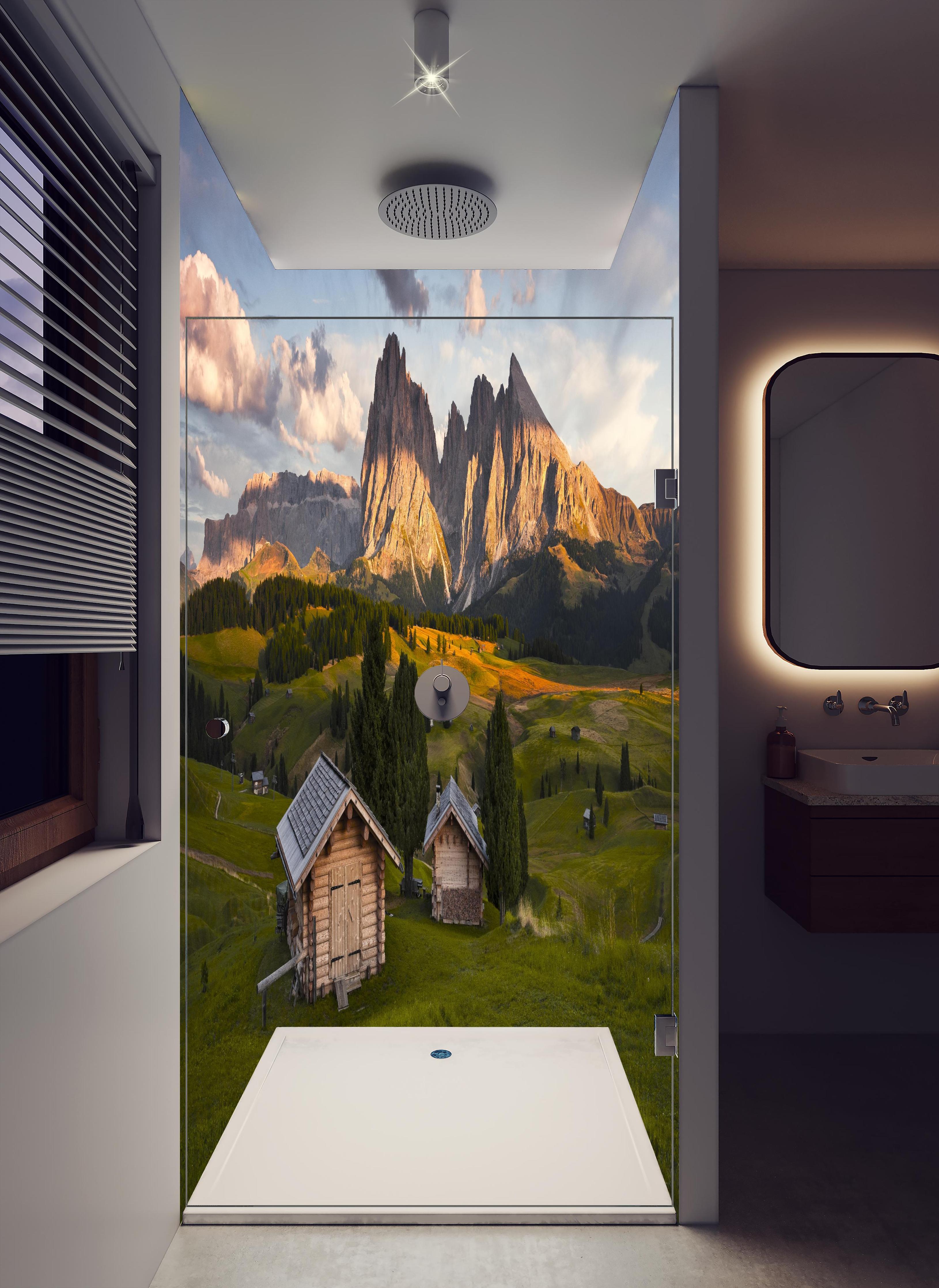 Duschrückwand - Alpenpanorama mit Hütten beim Sonnenuntergang in hellem Badezimmer mit Regenduschkopf - zweiteilige Eck-Duschrückwand