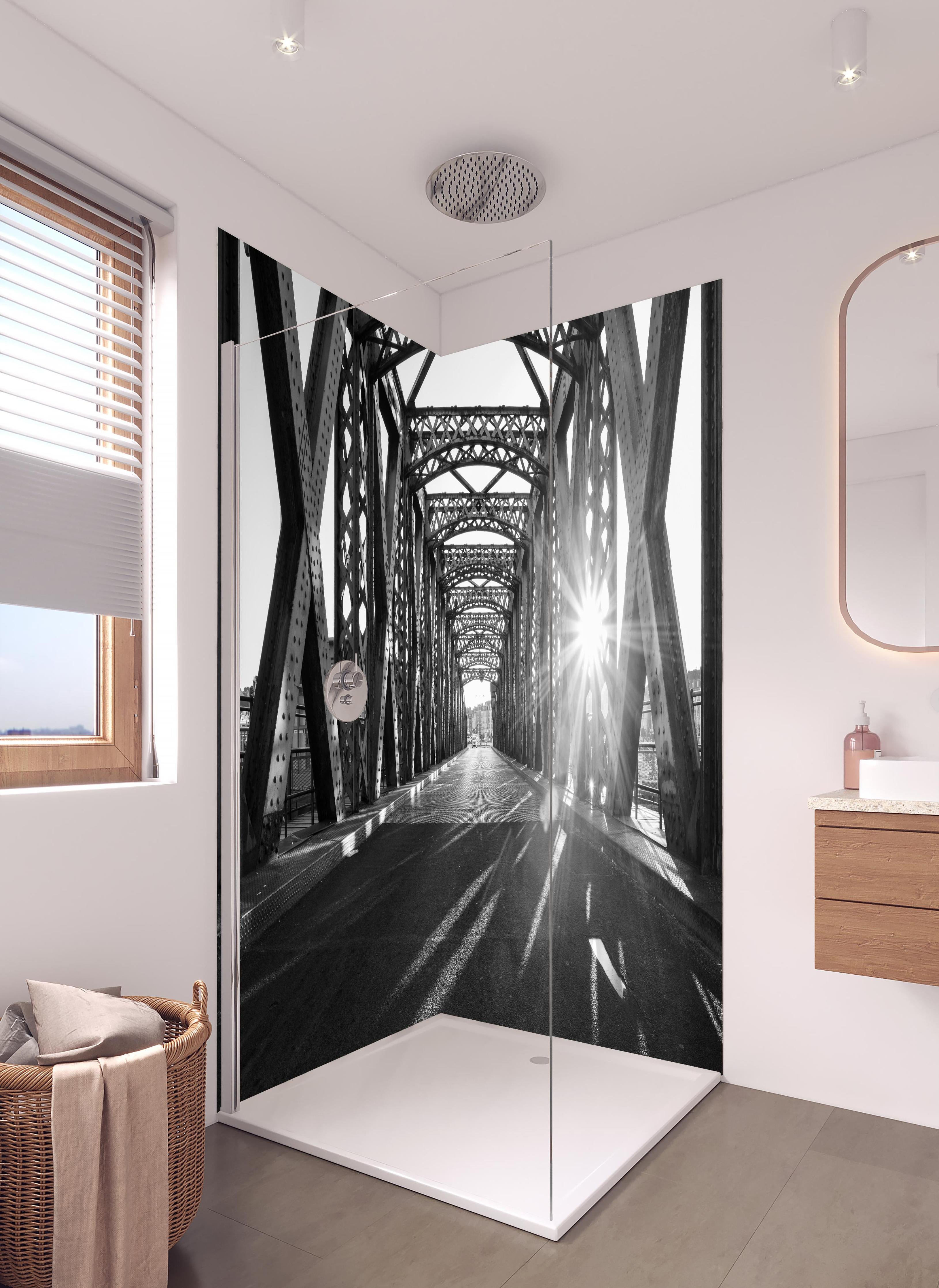 Duschrückwand - Alte Stadtbrücke in hellem Badezimmer mit Regenduschkopf - zweiteilige Eck-Duschrückwand