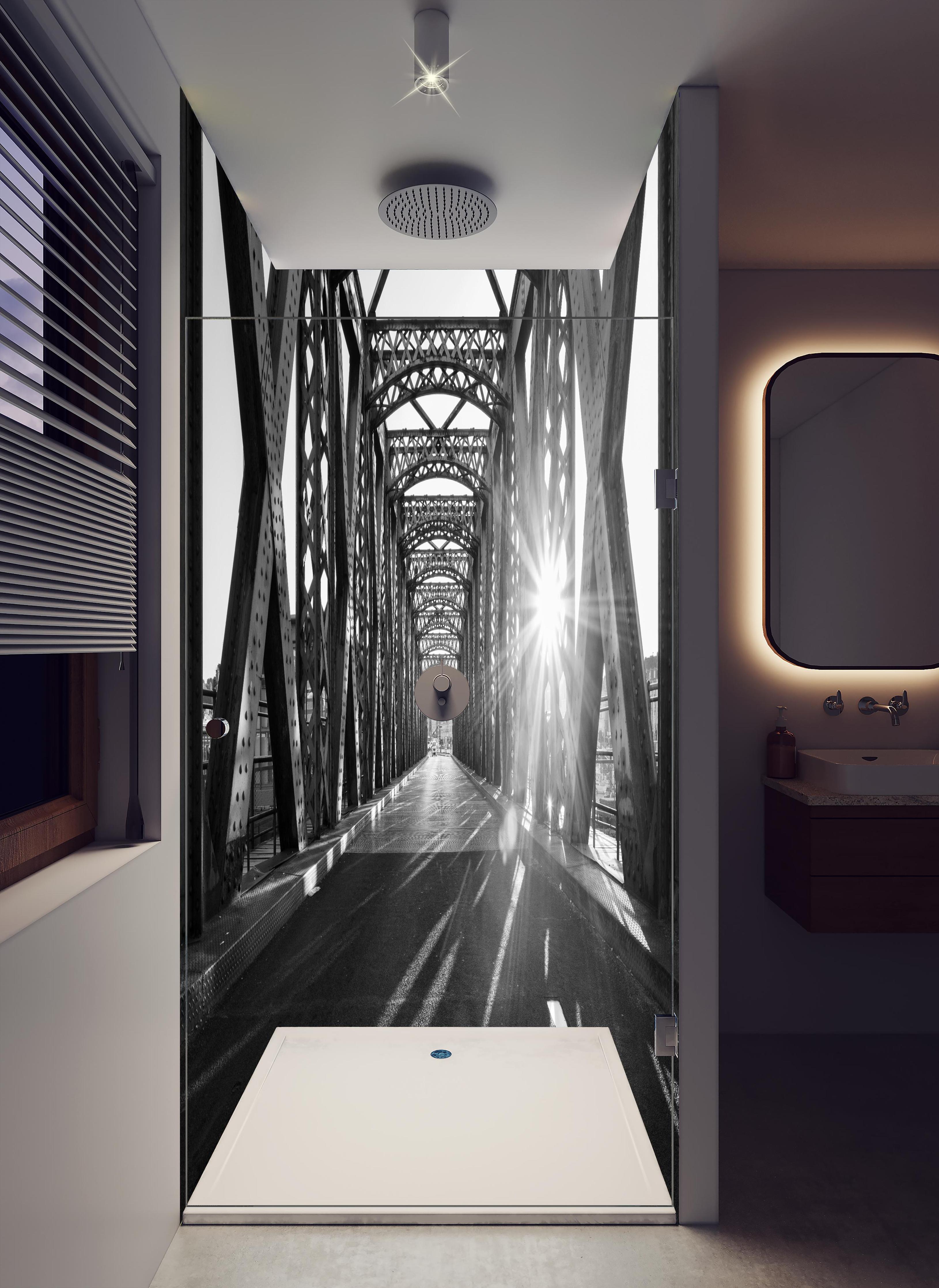 Duschrückwand - Alte Stadtbrücke in hellem Badezimmer mit Regenduschkopf - zweiteilige Eck-Duschrückwand