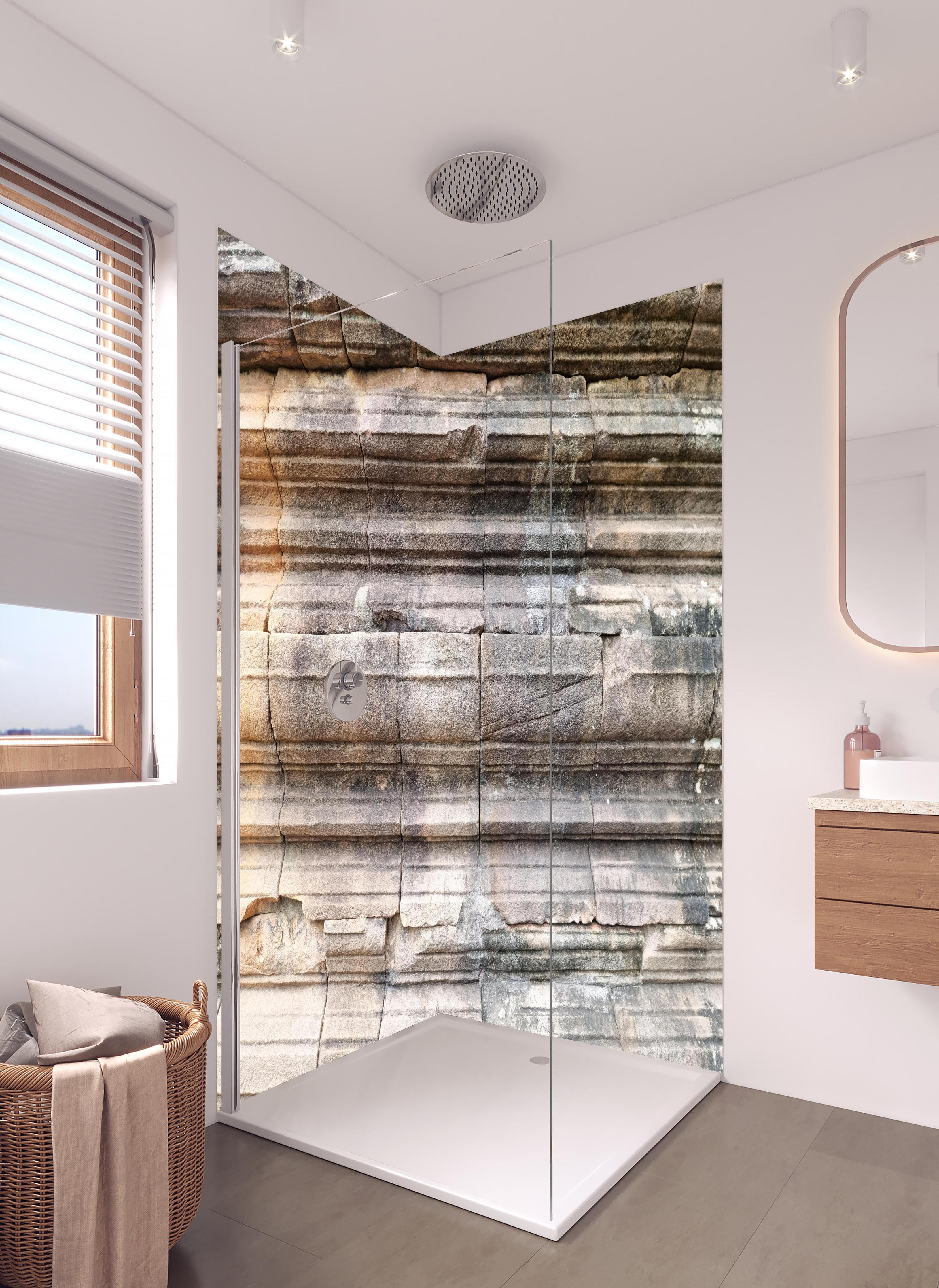 Duschrückwand - Alter Steinziegel - Grunge in hellem Badezimmer mit Regenduschkopf - zweiteilige Eck-Duschrückwand