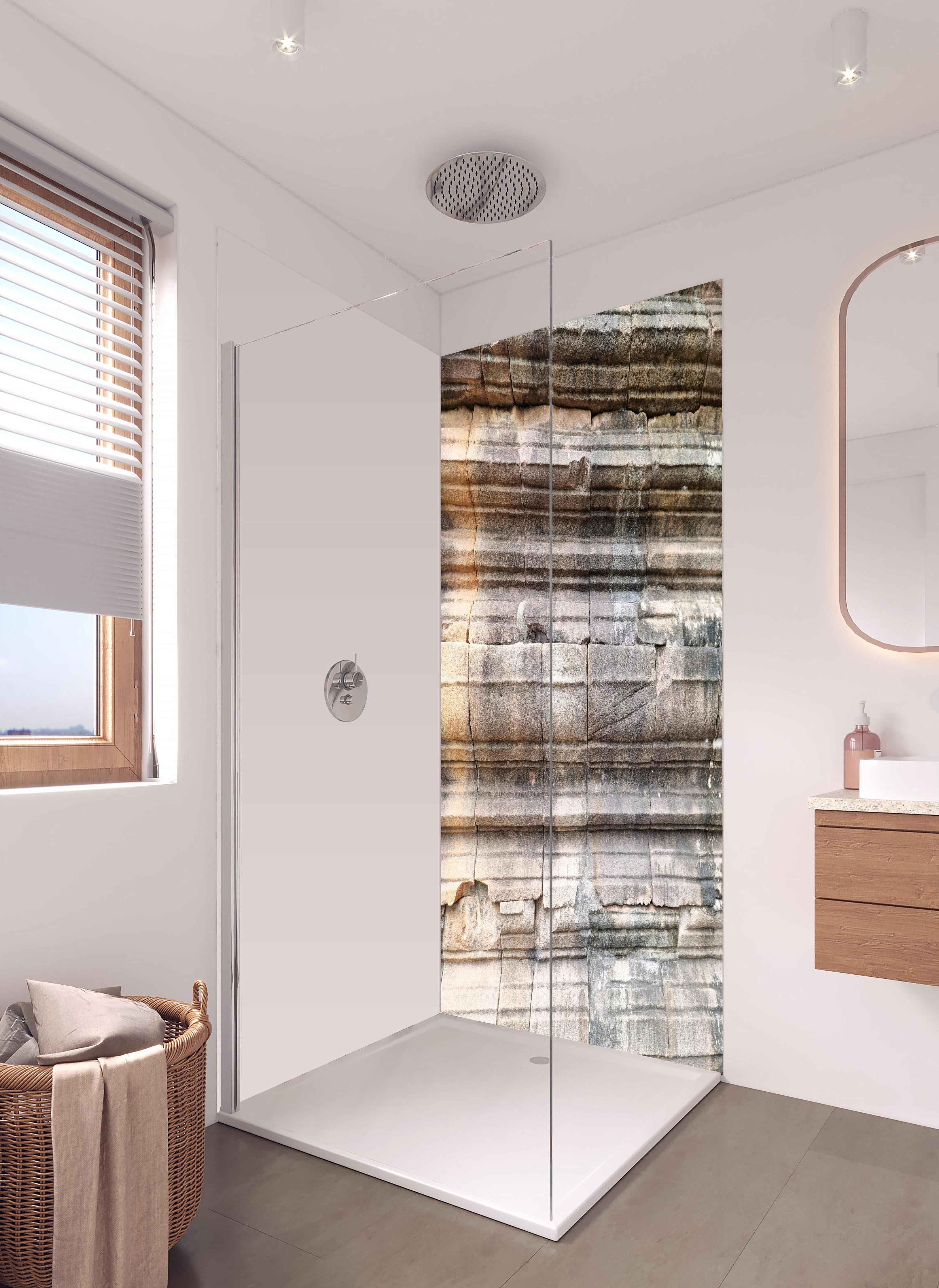 Duschrückwand - Alter Steinziegel - Grunge in hellem Badezimmer mit Regenduschkopf - zweiteilige Eck-Duschrückwand