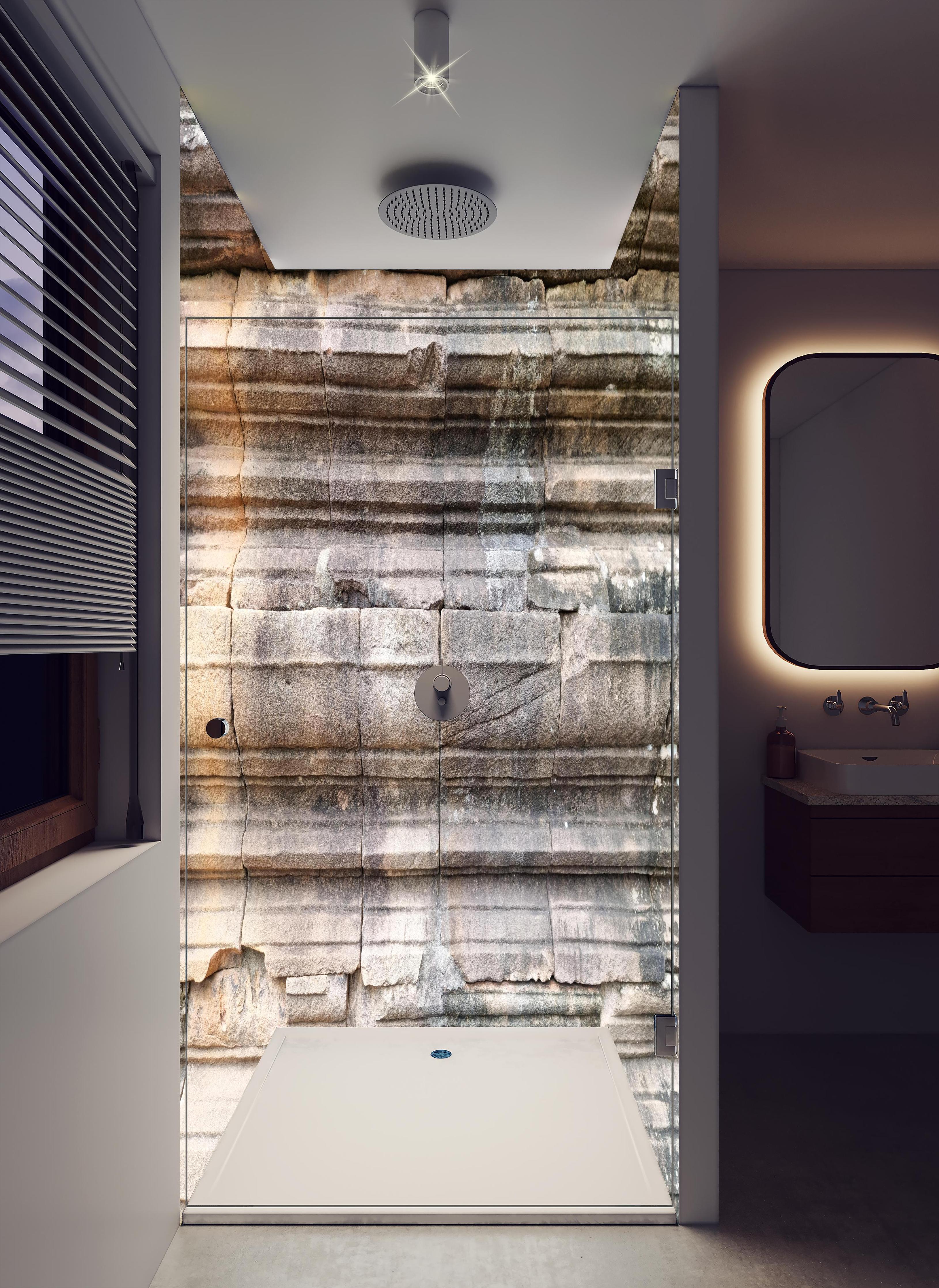 Duschrückwand - Alter Steinziegel - Grunge in hellem Badezimmer mit Regenduschkopf - zweiteilige Eck-Duschrückwand