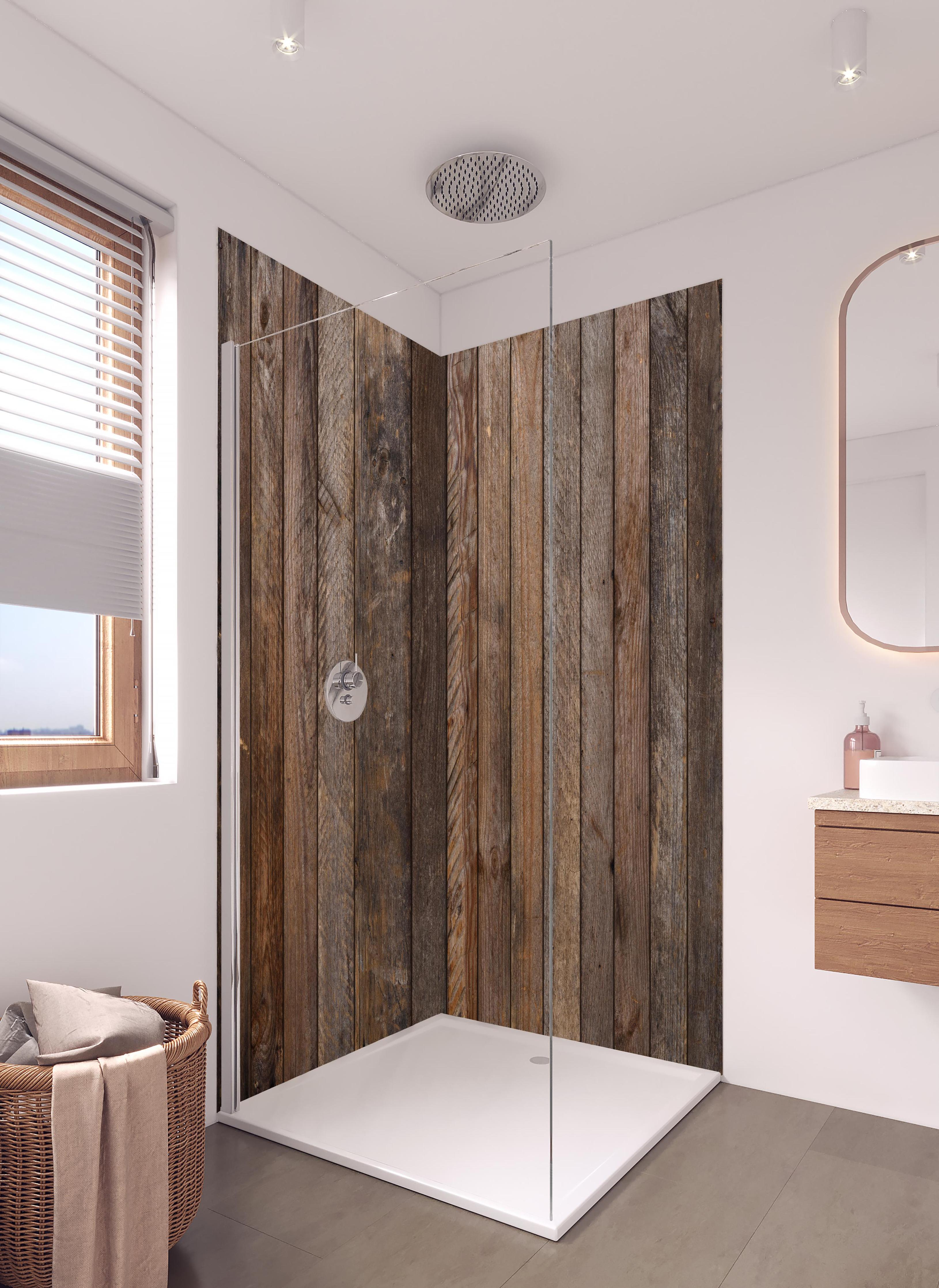 Duschrückwand - Altes verwittertes Plankenholz mit Rostnägeln in hellem Badezimmer mit Regenduschkopf - zweiteilige Eck-Duschrückwand