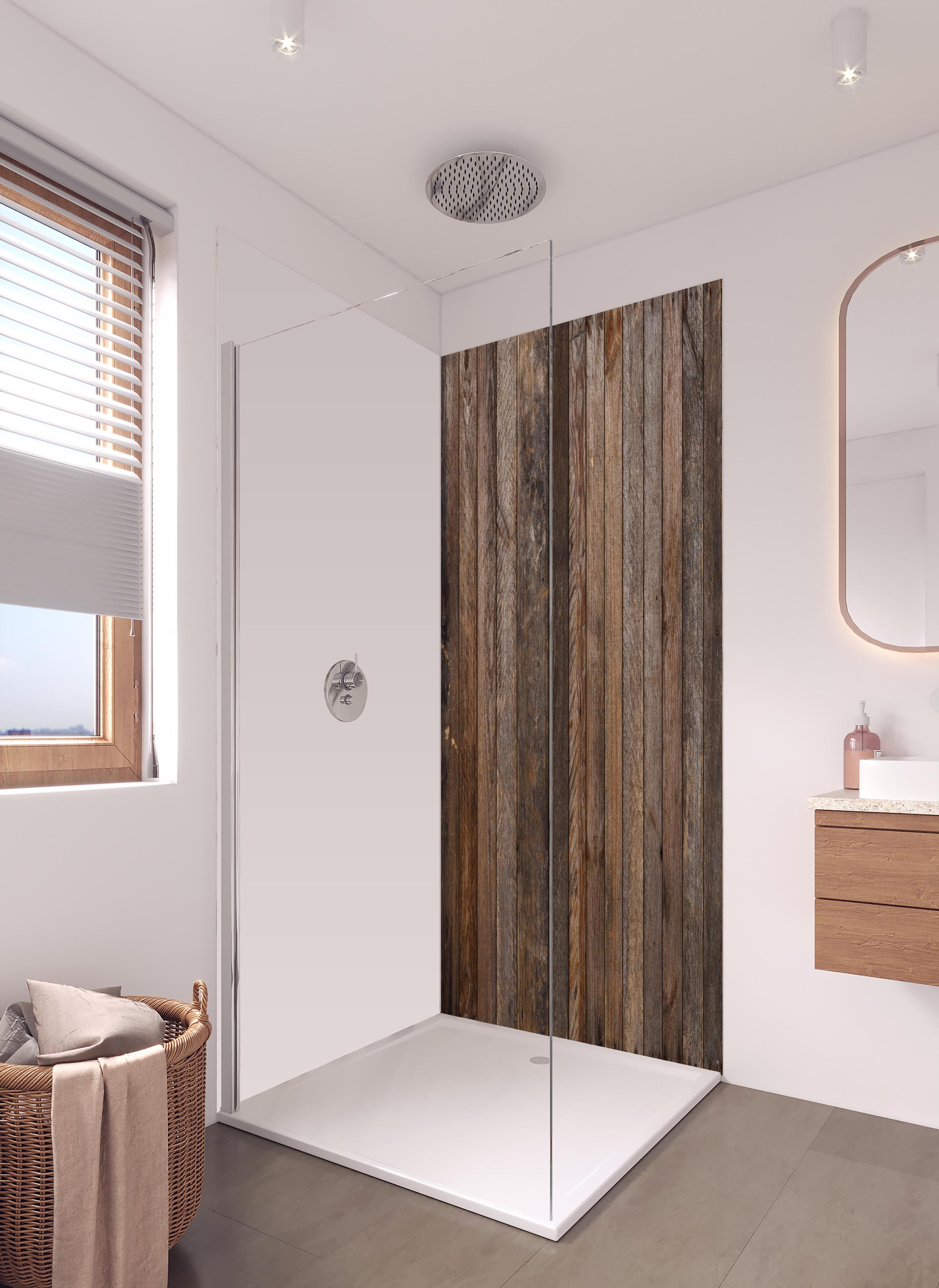 Duschrückwand - Altes verwittertes Plankenholz mit Rostnägeln in hellem Badezimmer mit Regenduschkopf - zweiteilige Eck-Duschrückwand