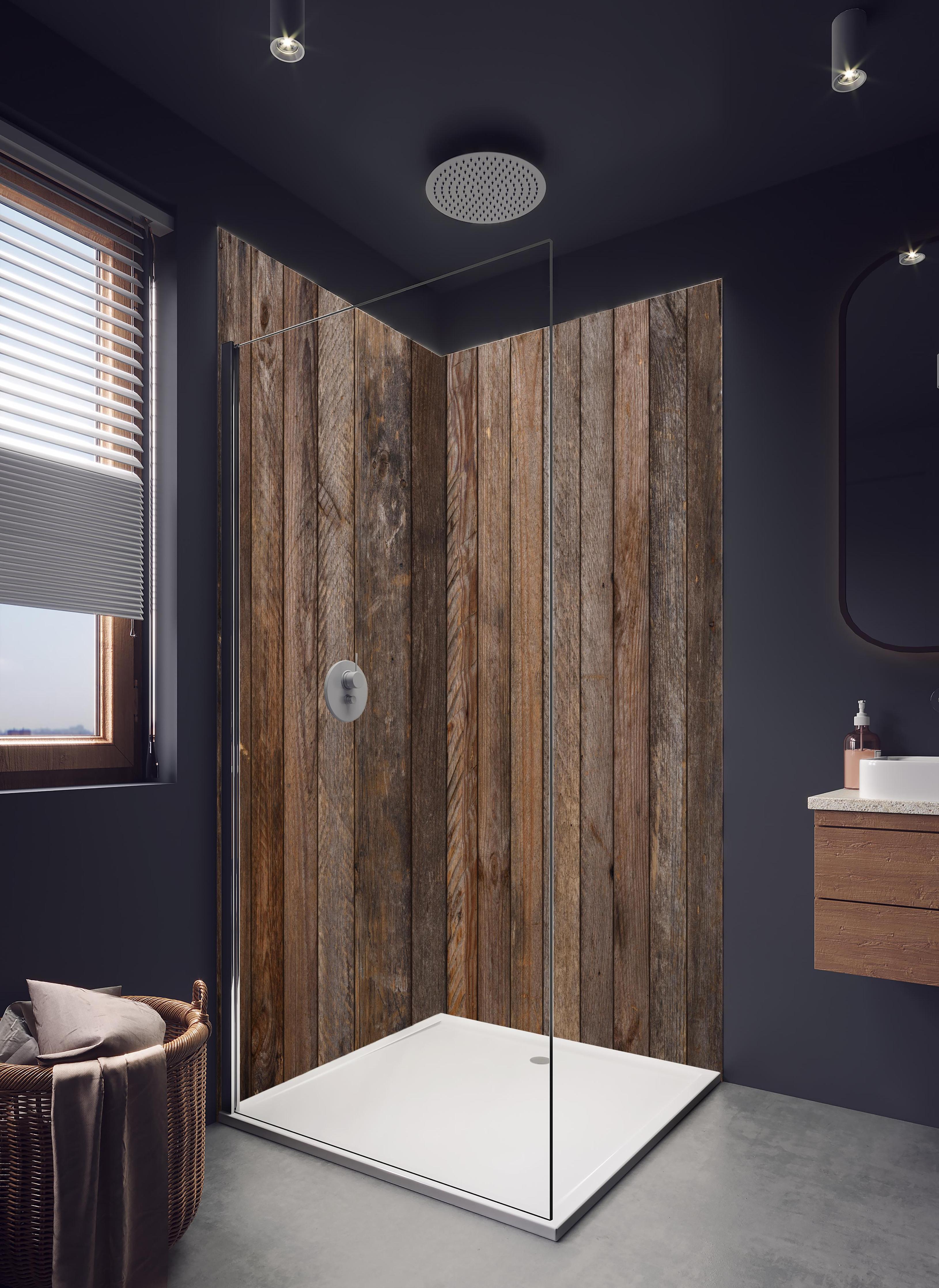 Duschrückwand - Altes verwittertes Plankenholz mit Rostnägeln in hellem Badezimmer mit Regenduschkopf - zweiteilige Eck-Duschrückwand