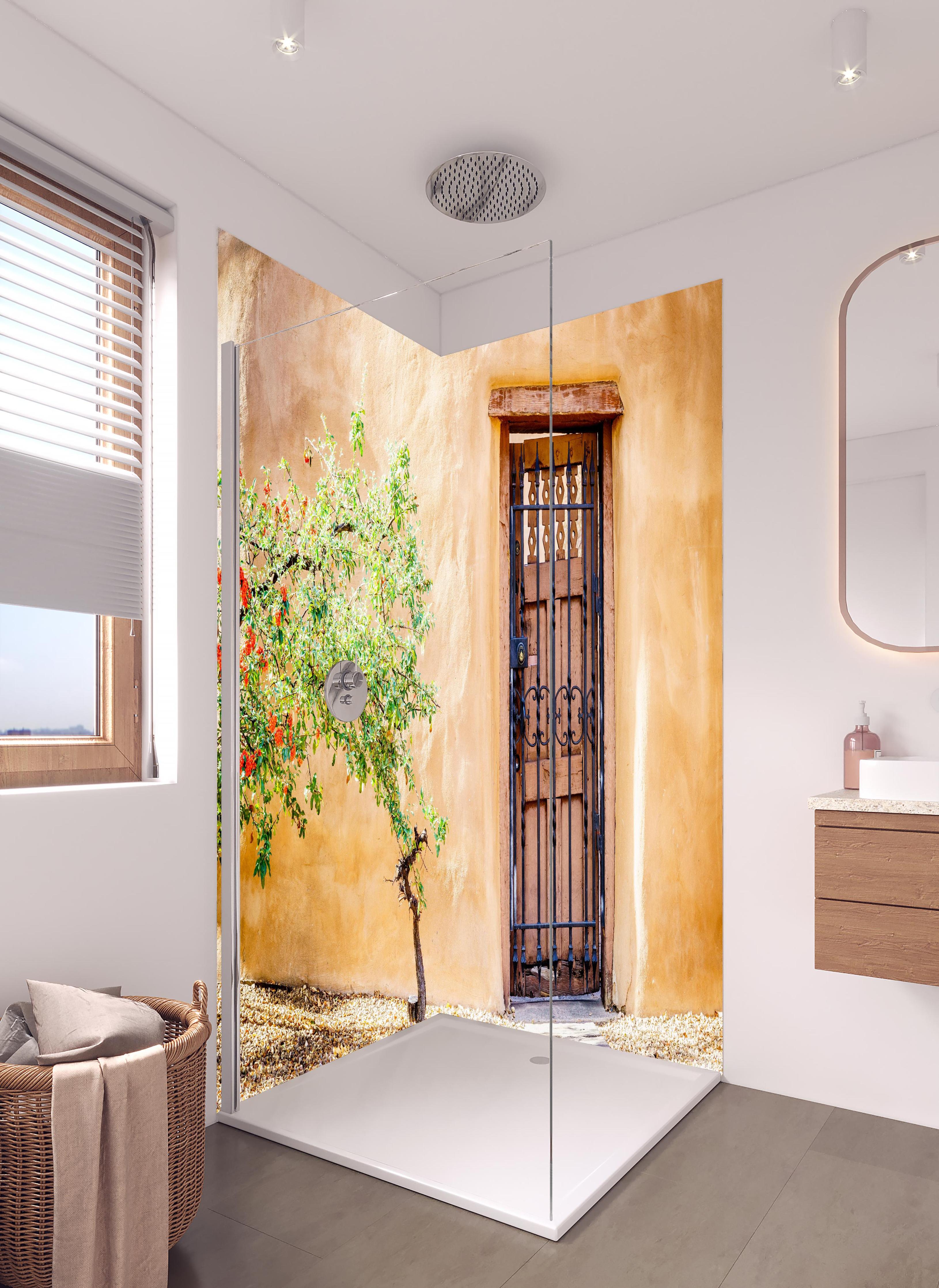 Duschrückwand - Altmodischer Hauseingang - Santa Fe in hellem Badezimmer mit Regenduschkopf - zweiteilige Eck-Duschrückwand