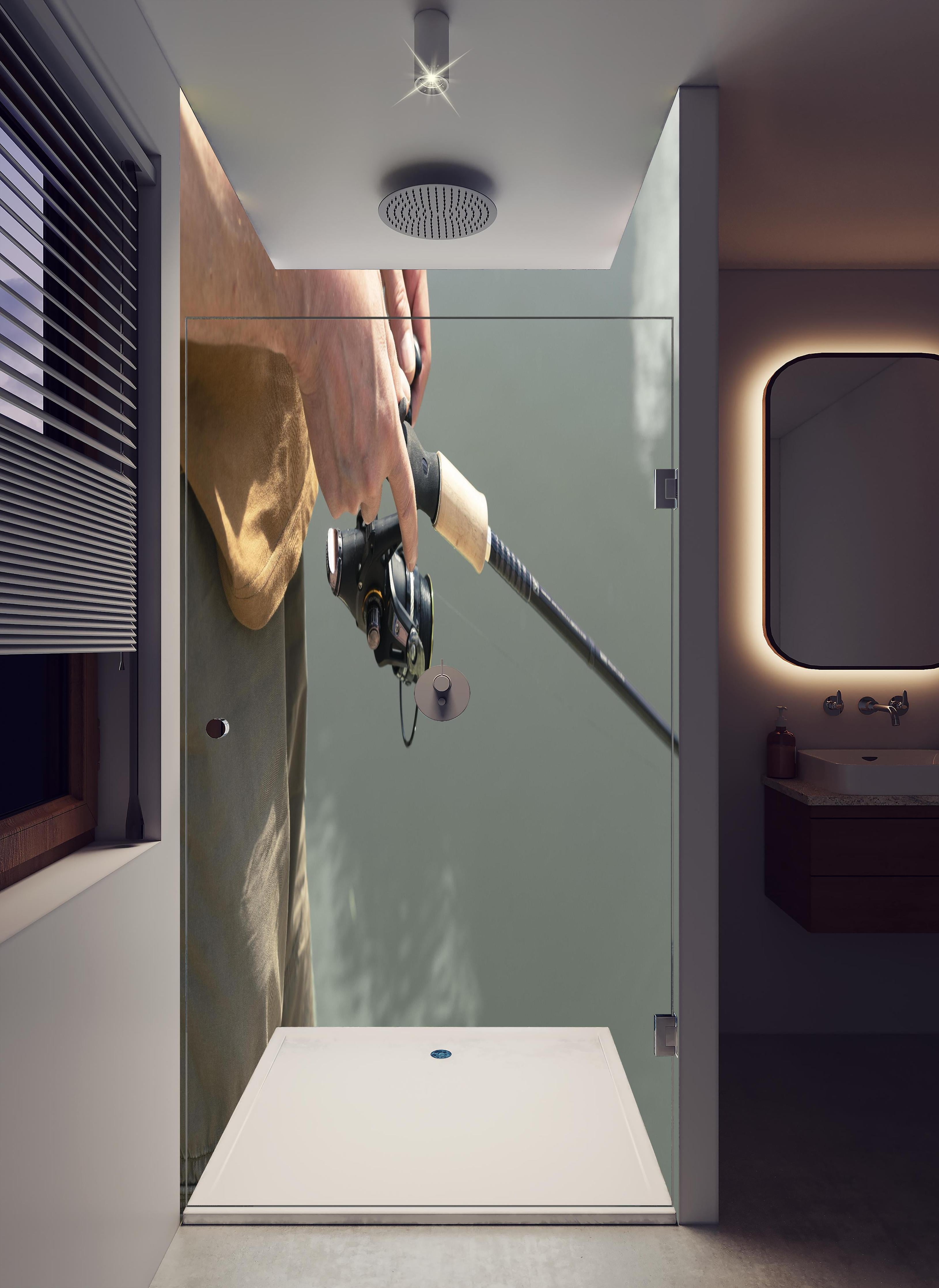 Duschrückwand - Angelroute beim Fischen - Nahaufnahme in hellem Badezimmer mit Regenduschkopf - zweiteilige Eck-Duschrückwand