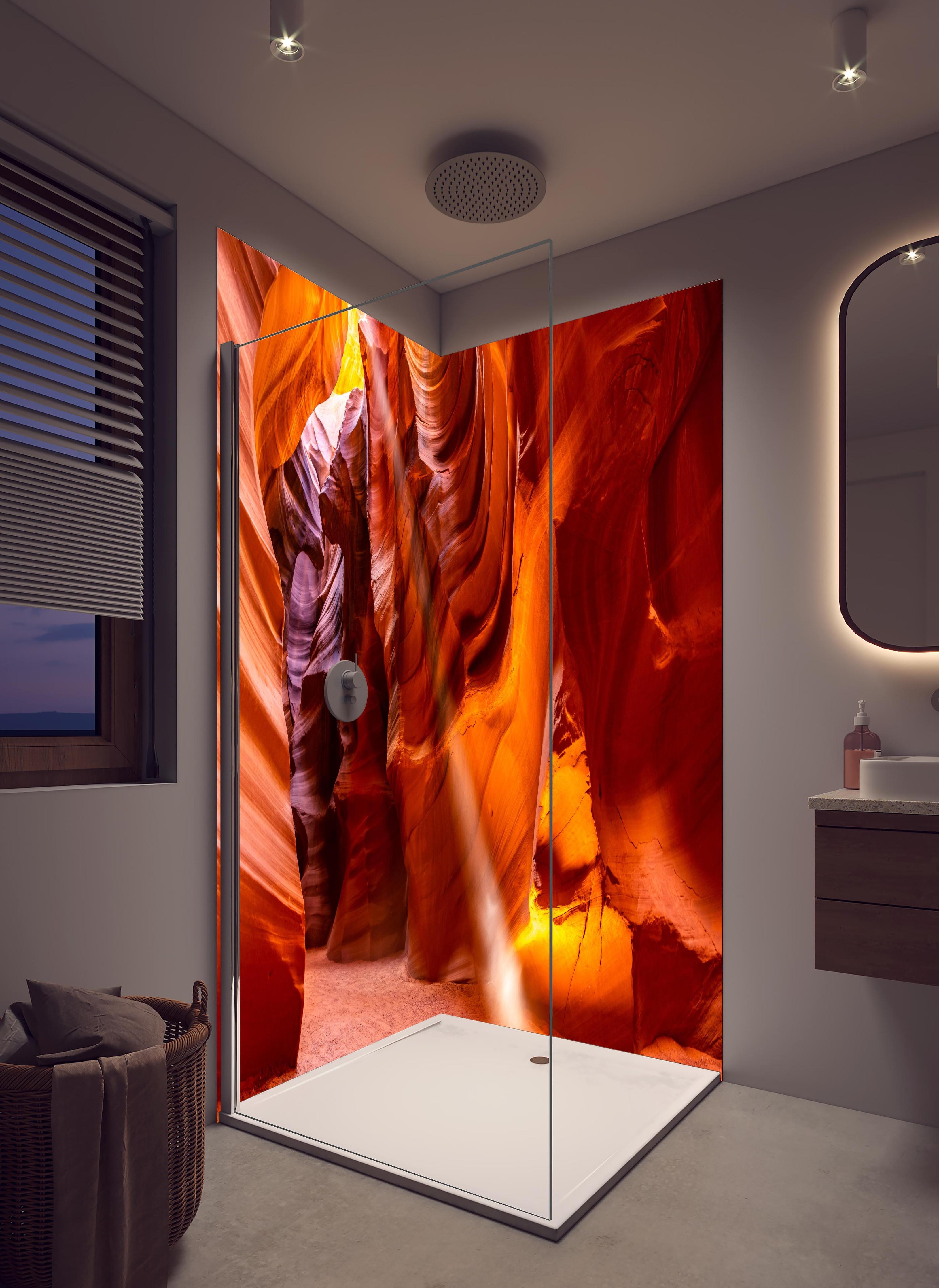 Duschrückwand - Antelope Canyon Licht- und Schattenspiel in hellem Badezimmer mit Regenduschkopf - zweiteilige Eck-Duschrückwand