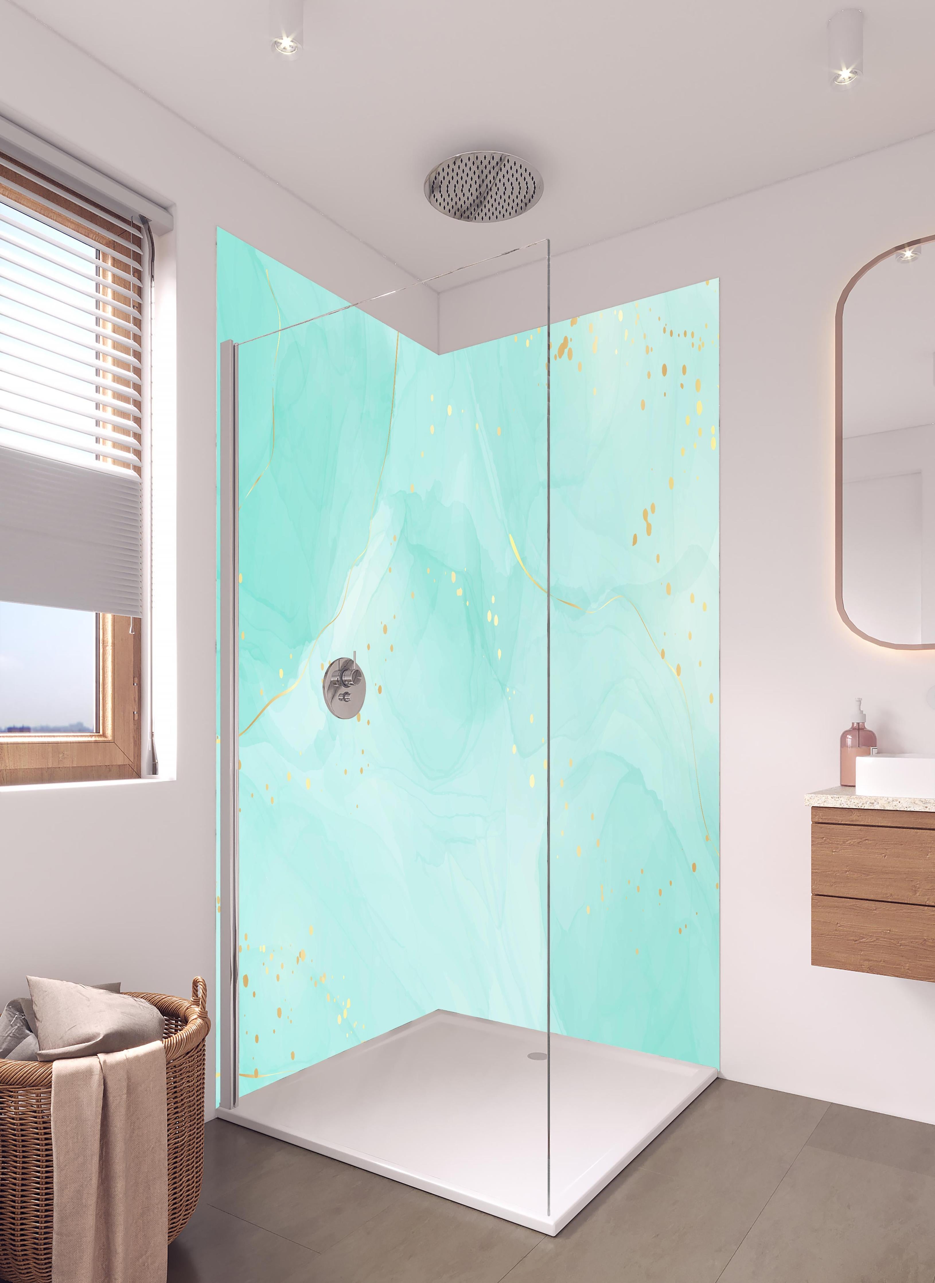 Duschrückwand - Aquarell Kunst Design in Türkis mit Goldsprenkeln in hellem Badezimmer mit Regenduschkopf - zweiteilige Eck-Duschrückwand