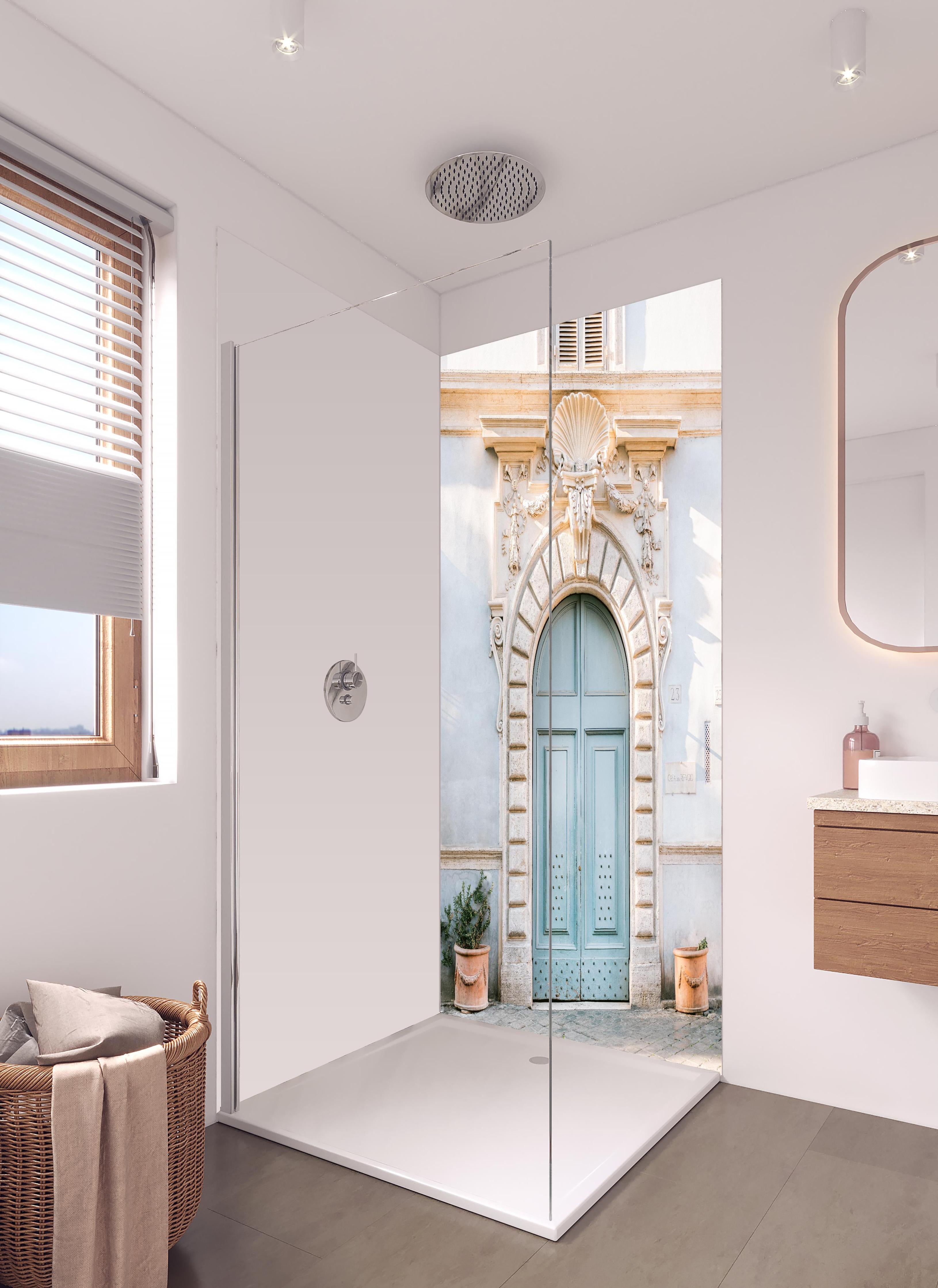 Duschrückwand - Architektonische Pastellblaue Tür Rom in hellem Badezimmer mit Regenduschkopf - zweiteilige Eck-Duschrückwand