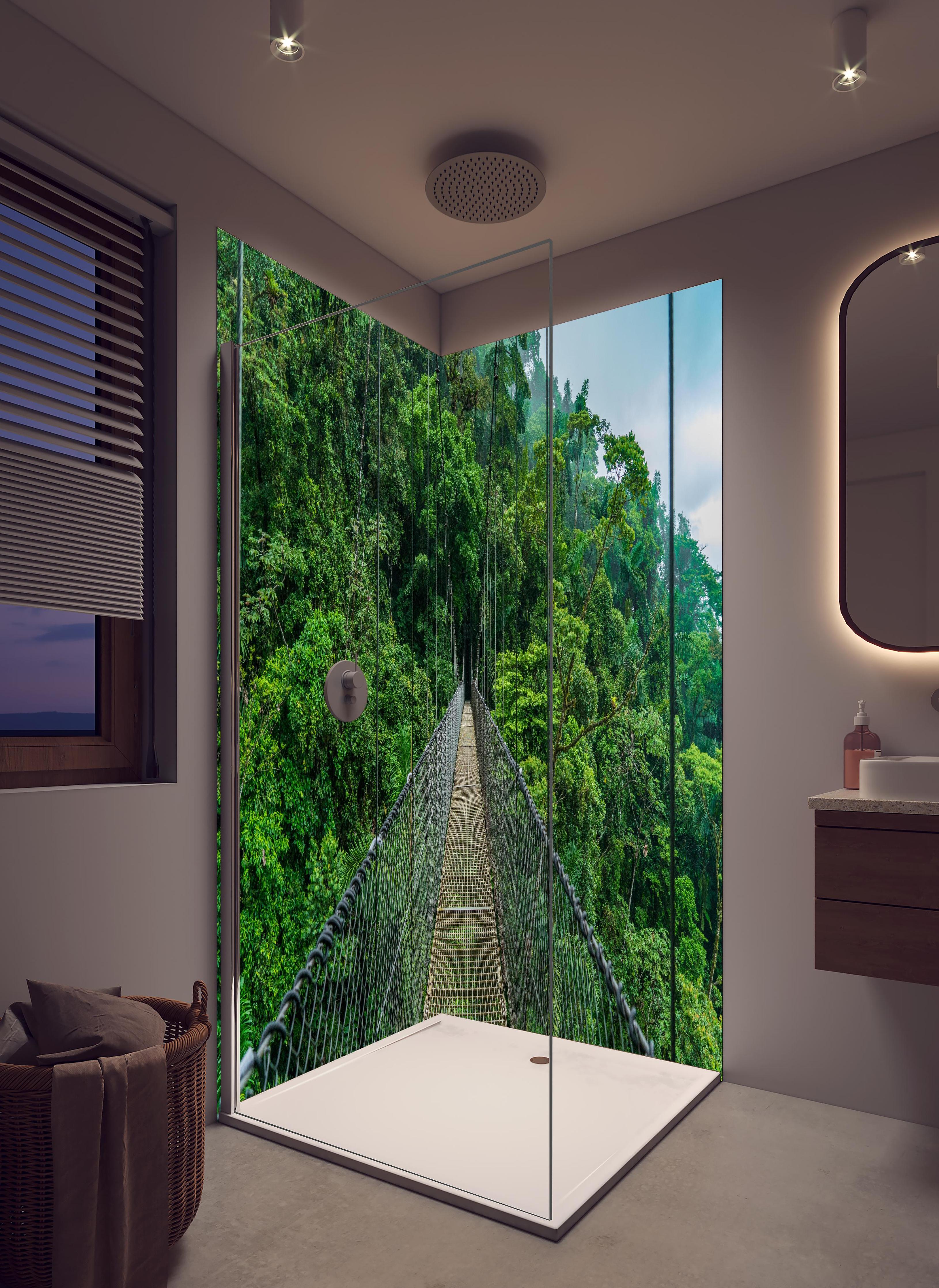 Duschrückwand - Arenal-Hängebrücke - Costa Rica in hellem Badezimmer mit Regenduschkopf - zweiteilige Eck-Duschrückwand