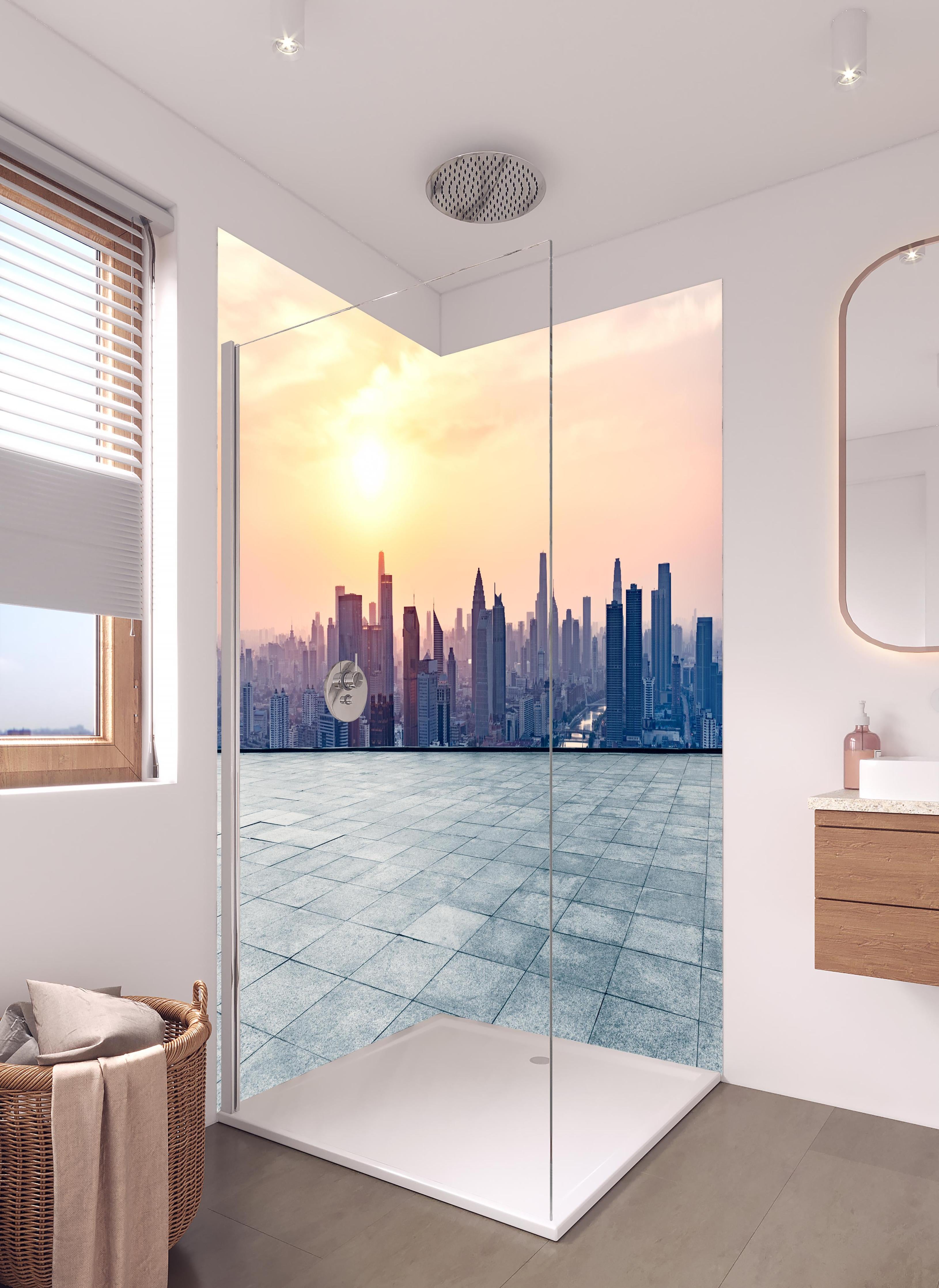 Duschrückwand - Aussicht auf die Skyline von Tianjin in hellem Badezimmer mit Regenduschkopf - zweiteilige Eck-Duschrückwand