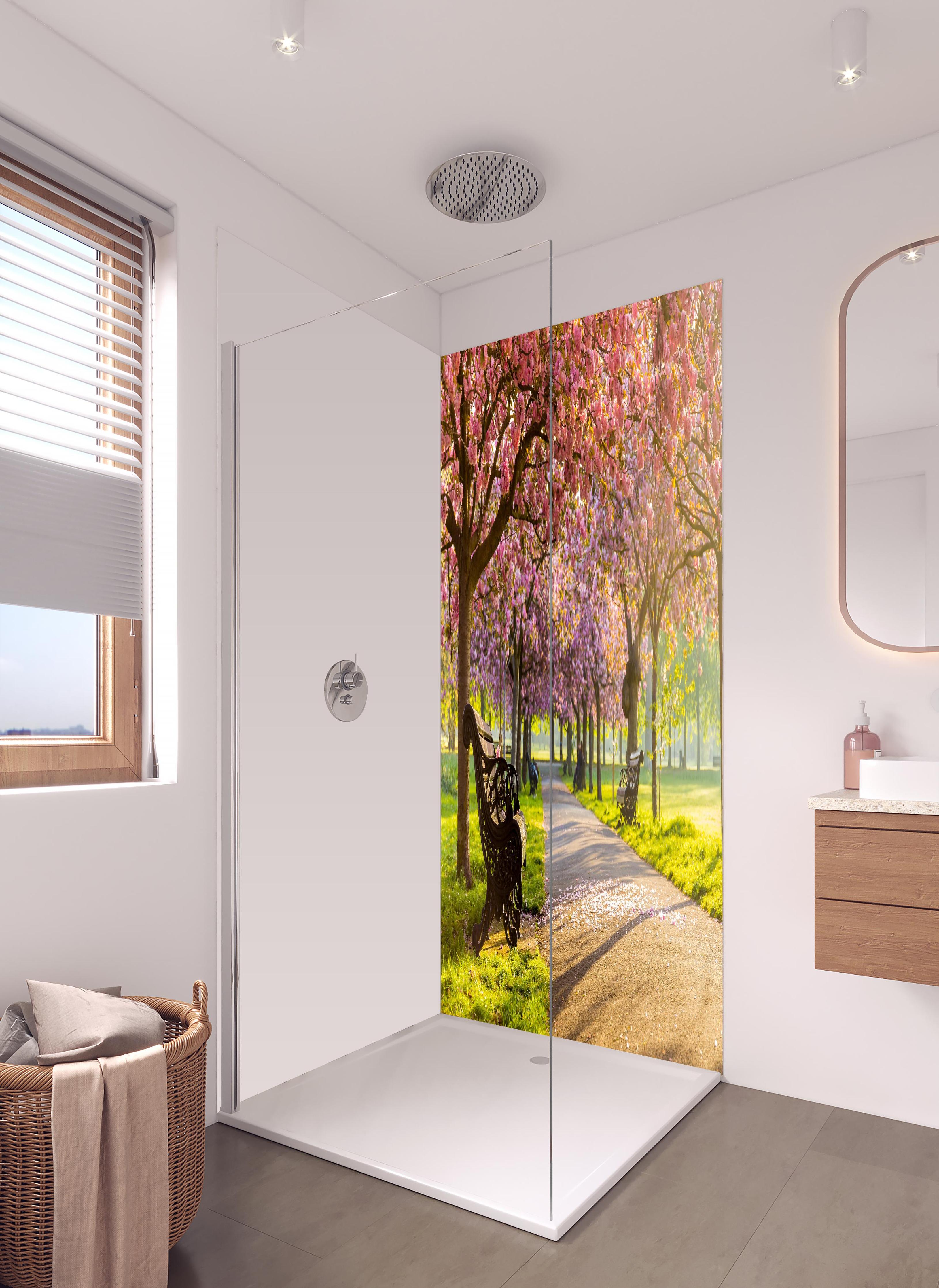 Duschrückwand - Bänke unter Kirschblütenbäumen in hellem Badezimmer mit Regenduschkopf - zweiteilige Eck-Duschrückwand