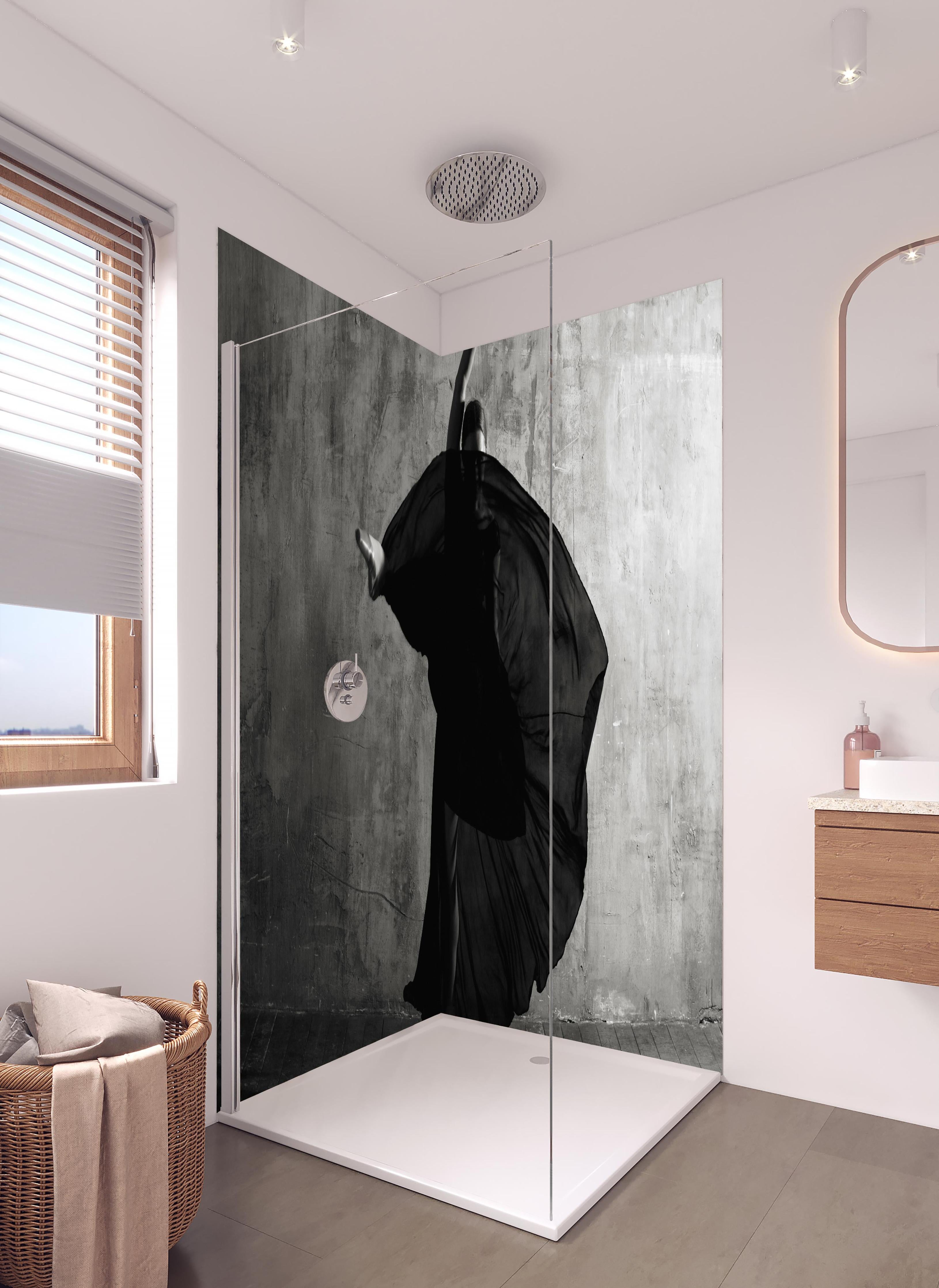 Duschrückwand - Ballerina im Ballsaal in hellem Badezimmer mit Regenduschkopf - zweiteilige Eck-Duschrückwand