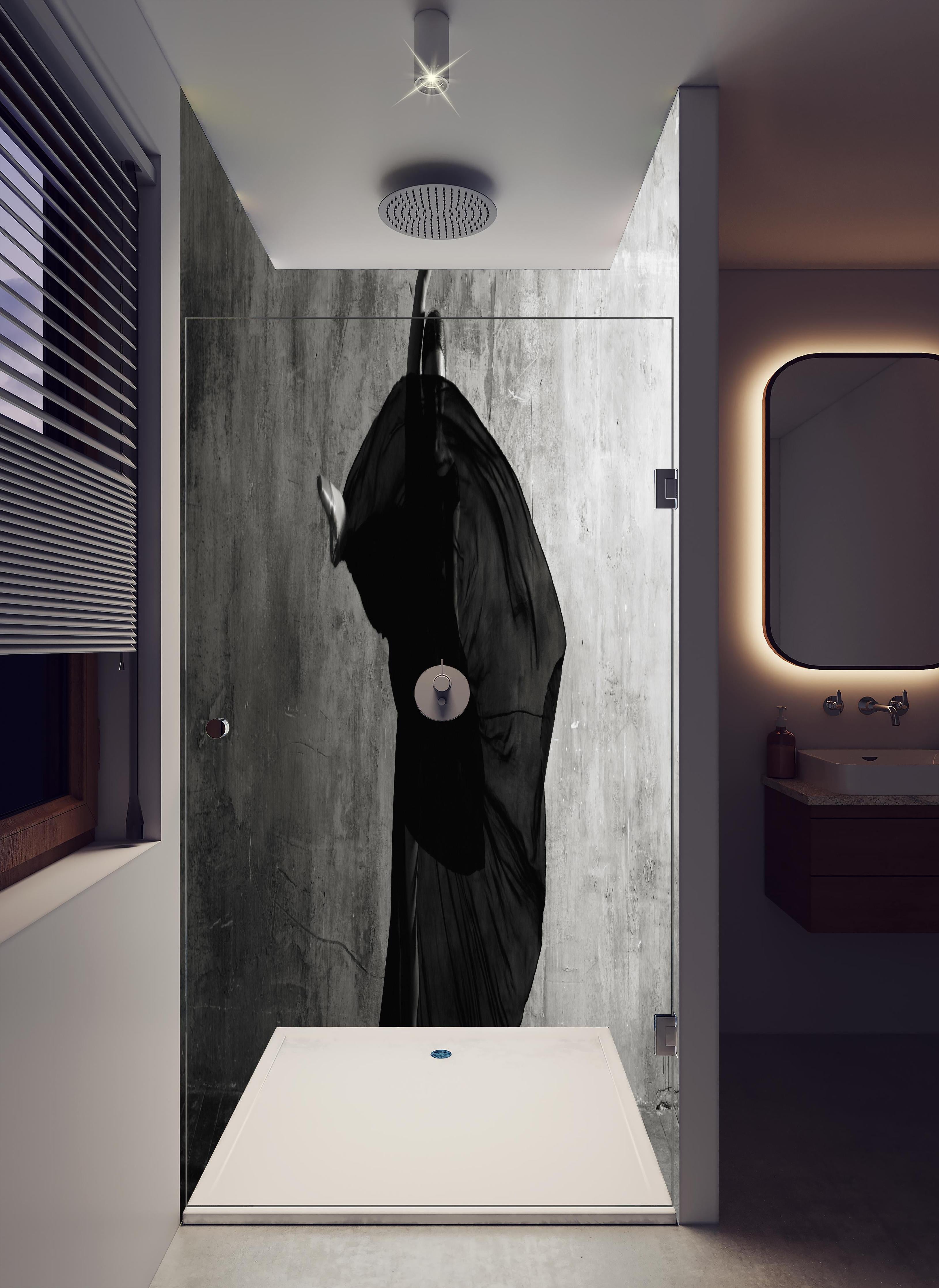 Duschrückwand - Ballerina im Ballsaal in hellem Badezimmer mit Regenduschkopf - zweiteilige Eck-Duschrückwand