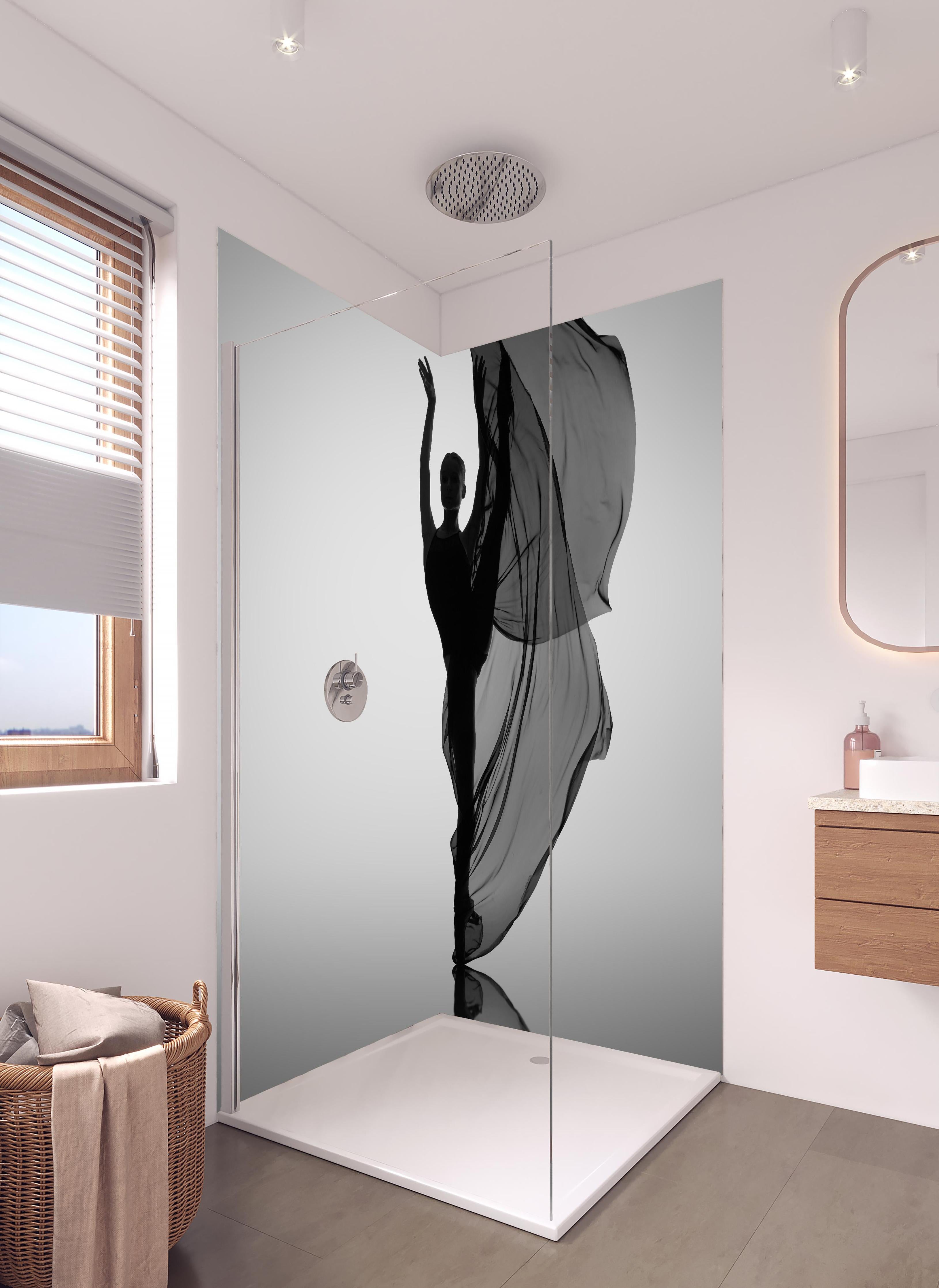 Duschrückwand - Ballerina tanzt mit schwarzem Tuch in hellem Badezimmer mit Regenduschkopf - zweiteilige Eck-Duschrückwand