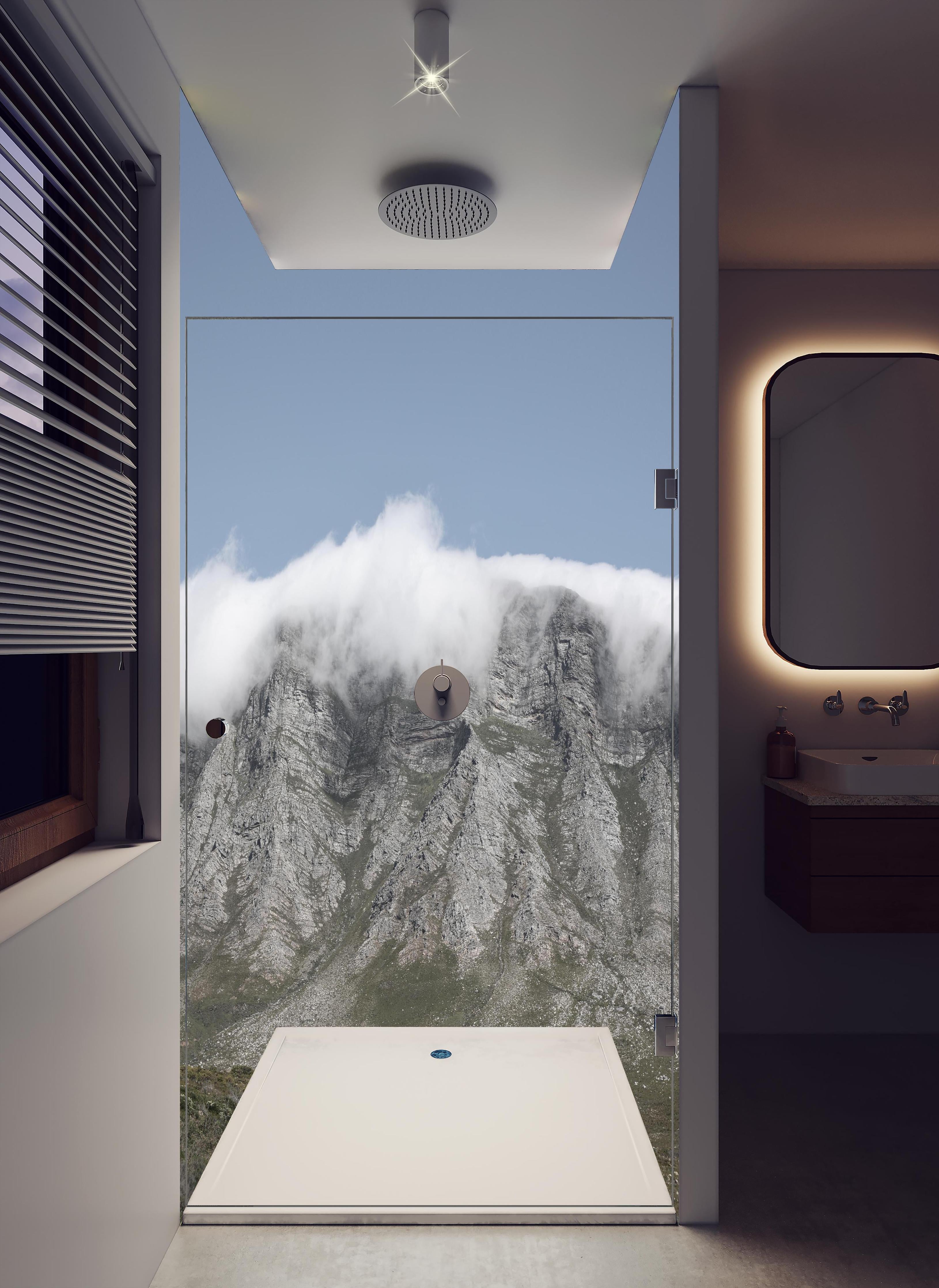 Duschrückwand - Beeindruckende Bergspitzen umhüllt von Wolken in hellem Badezimmer mit Regenduschkopf - zweiteilige Eck-Duschrückwand