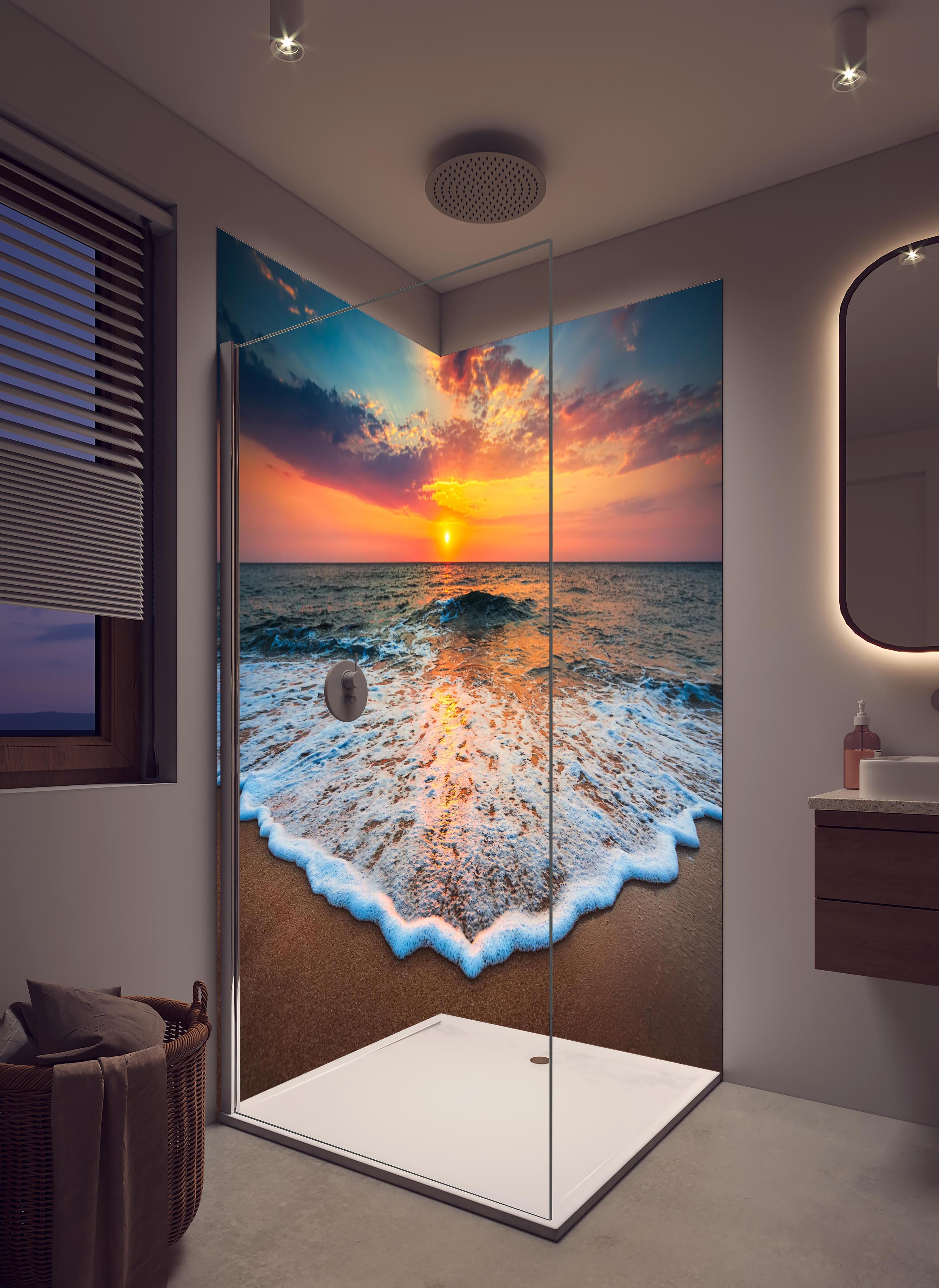 Duschrückwand - Beeindruckender Sonnenaufgang über dem Ozean in hellem Badezimmer mit Regenduschkopf - zweiteilige Eck-Duschrückwand