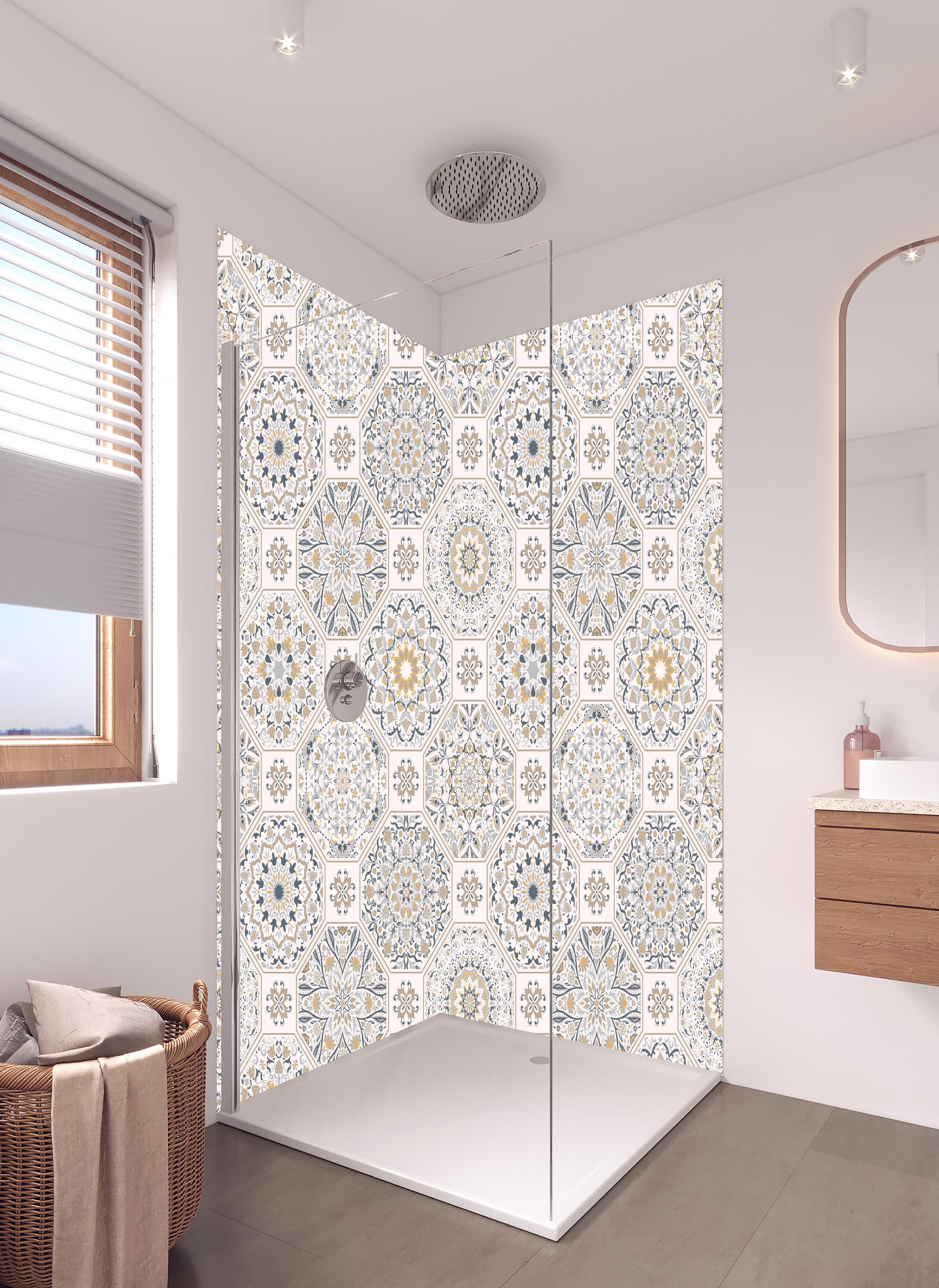 Duschrückwand - Beige Mosaikfliesen Muster mit geometrischen Formen in hellem Badezimmer mit Regenduschkopf - zweiteilige Eck-Duschrückwand