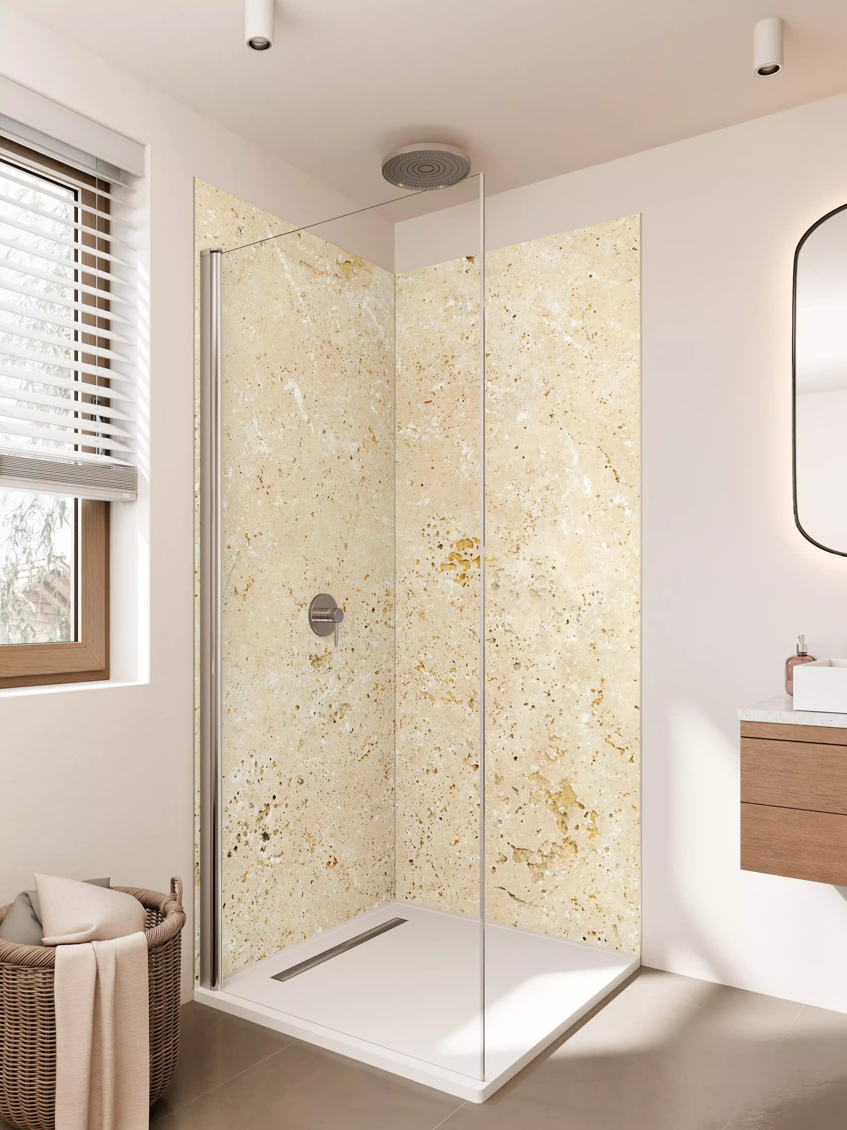 Duschrückwand - Beige Travertin-Optik mit warmen Farbtönen