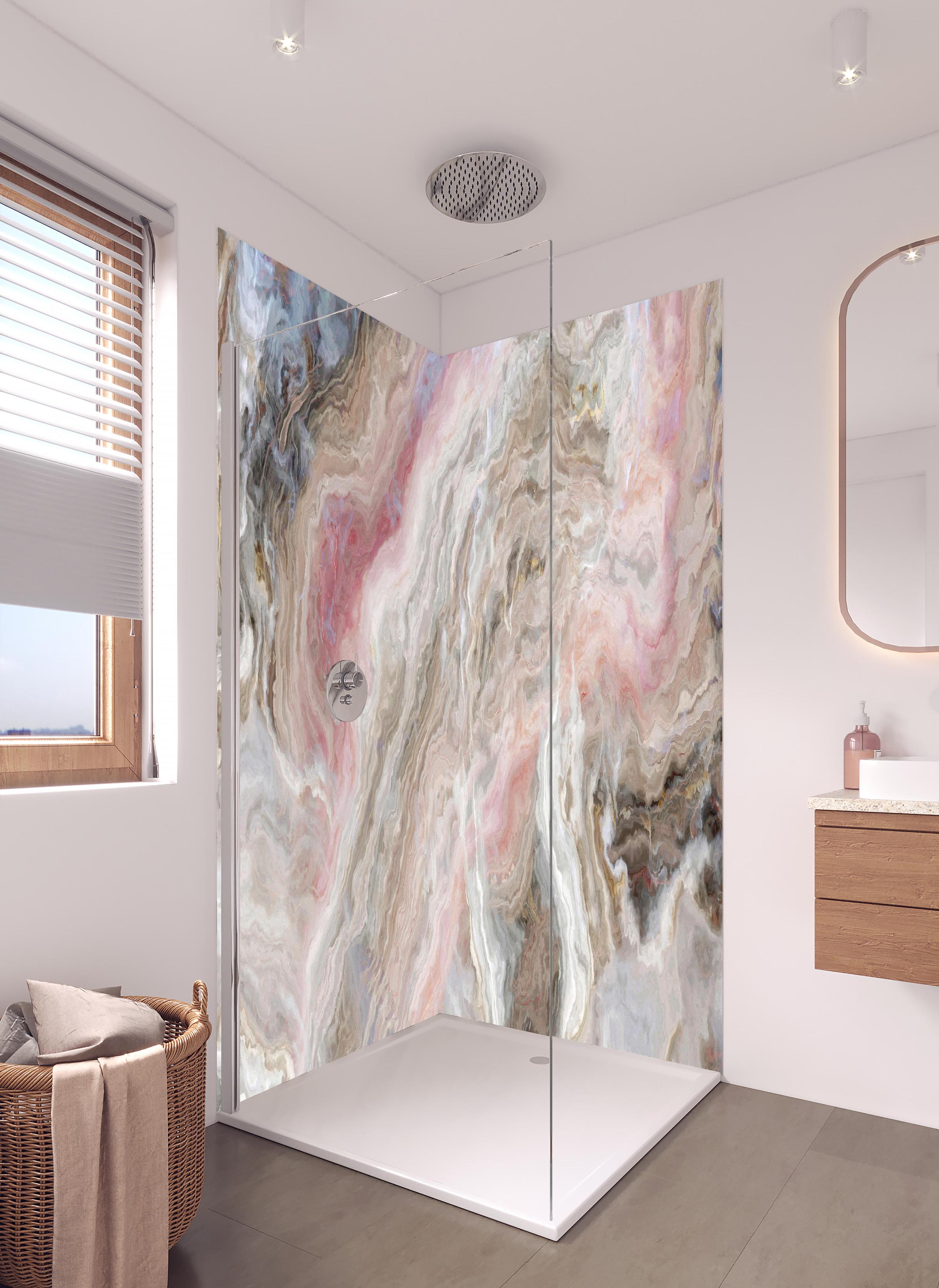 Duschrückwand - Beigefarbiger Marmor in hellem Badezimmer mit Regenduschkopf - zweiteilige Eck-Duschrückwand