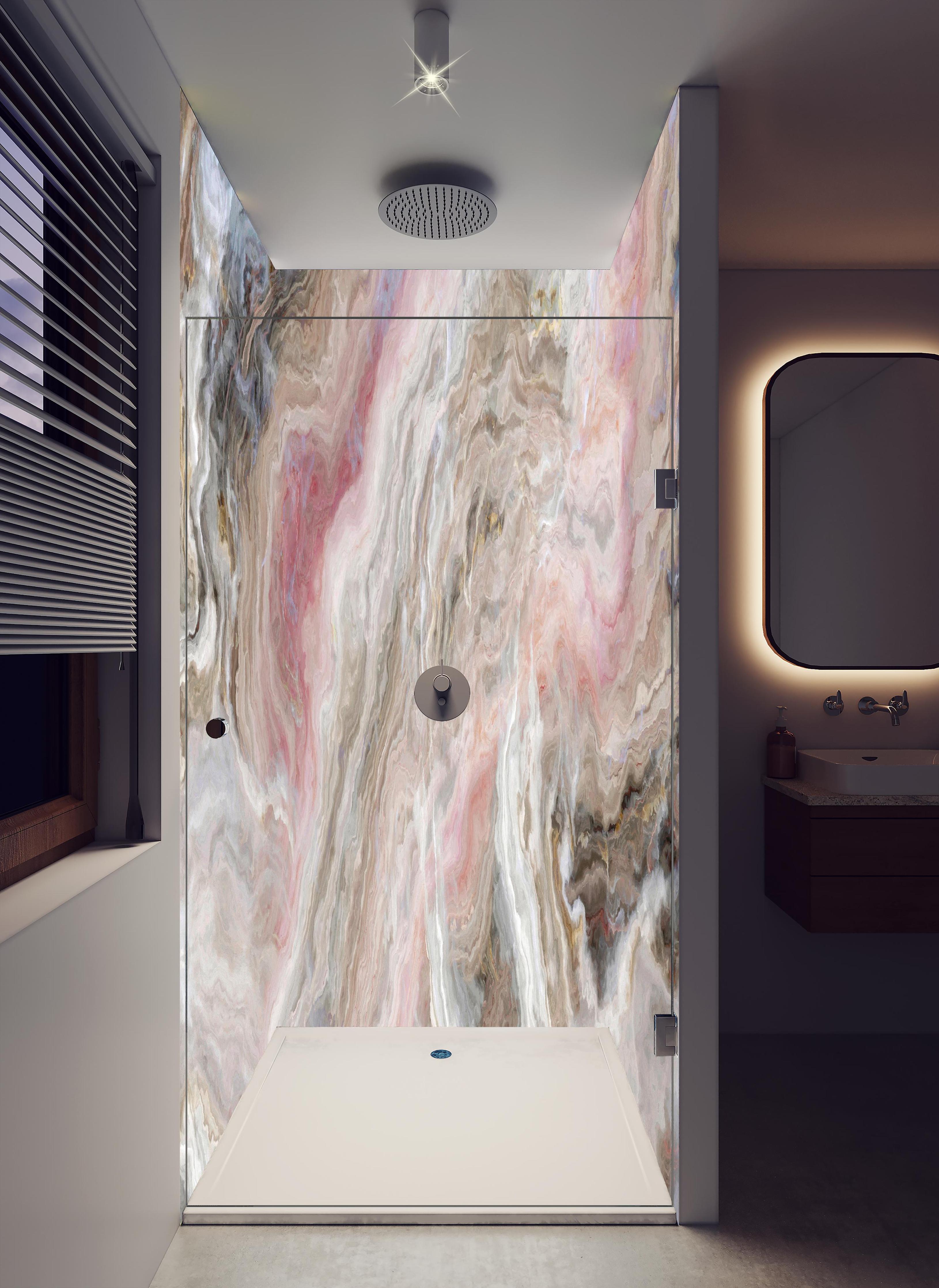 Duschrückwand - Beigefarbiger Marmor in hellem Badezimmer mit Regenduschkopf - zweiteilige Eck-Duschrückwand