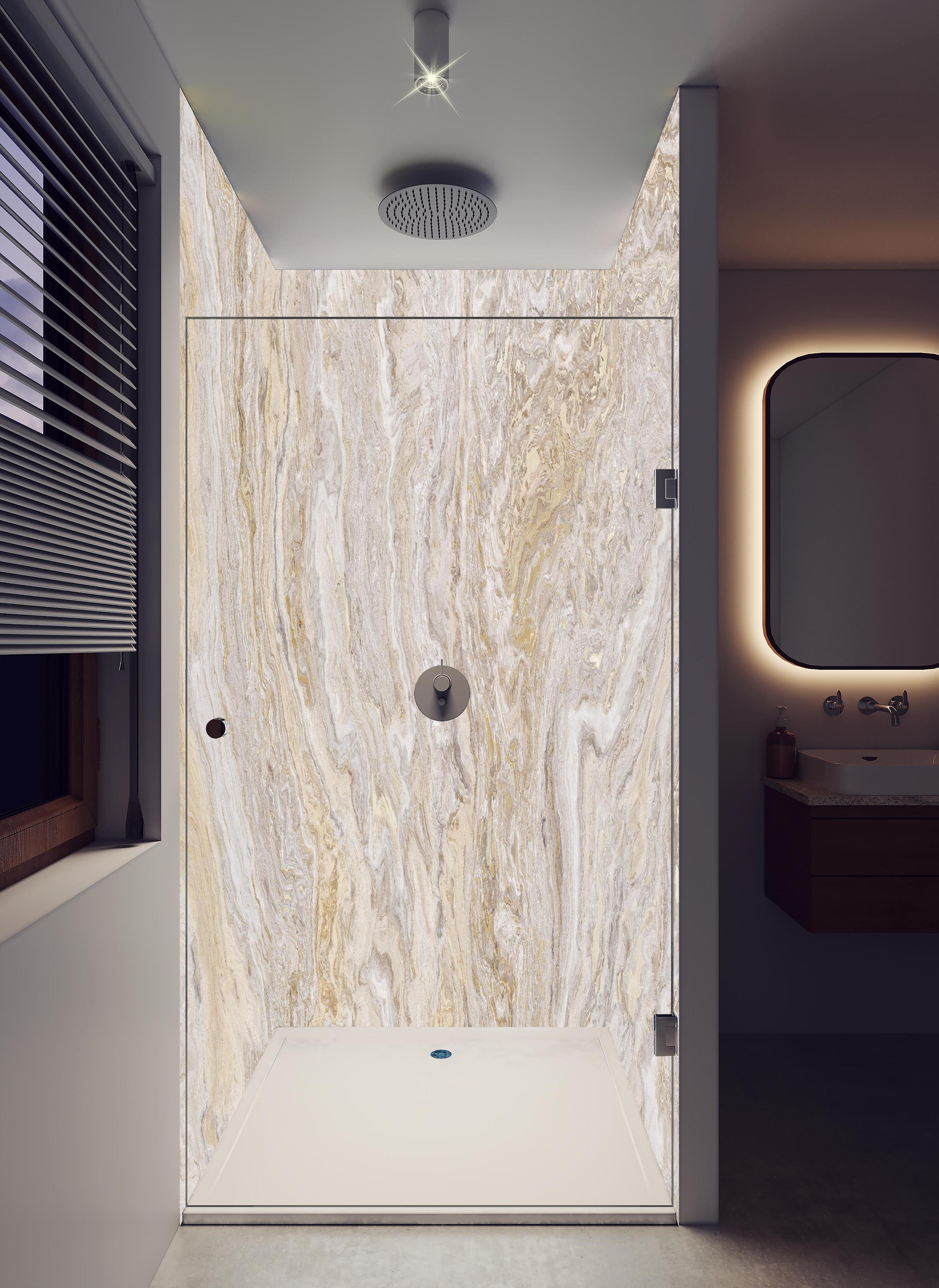 Duschrückwand - Beiger Travertinmarmor in hellem Badezimmer mit Regenduschkopf - zweiteilige Eck-Duschrückwand