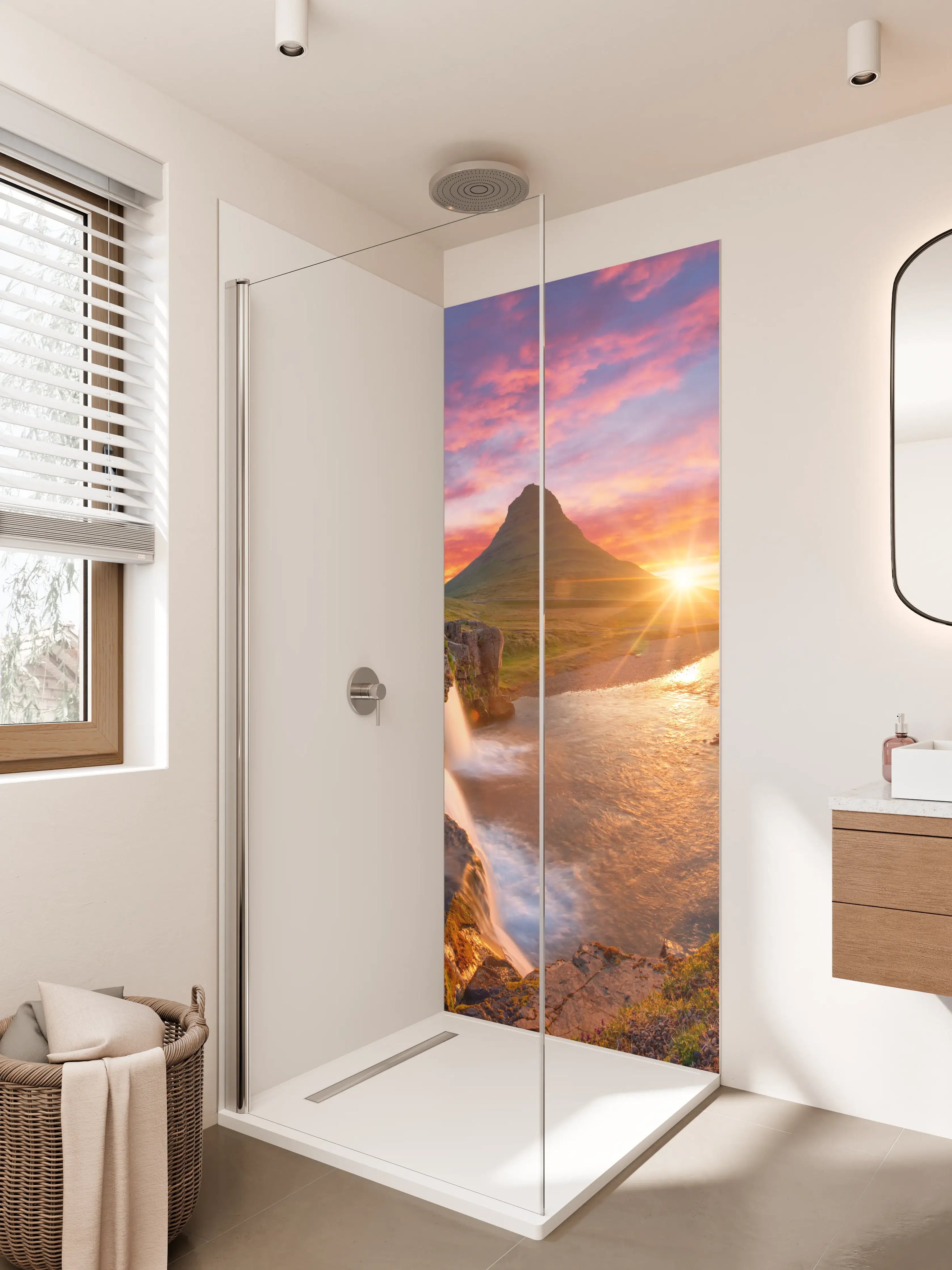 Duschrückwand - Berg- und Wasserfall-Szenerie bei Sonnenuntergang