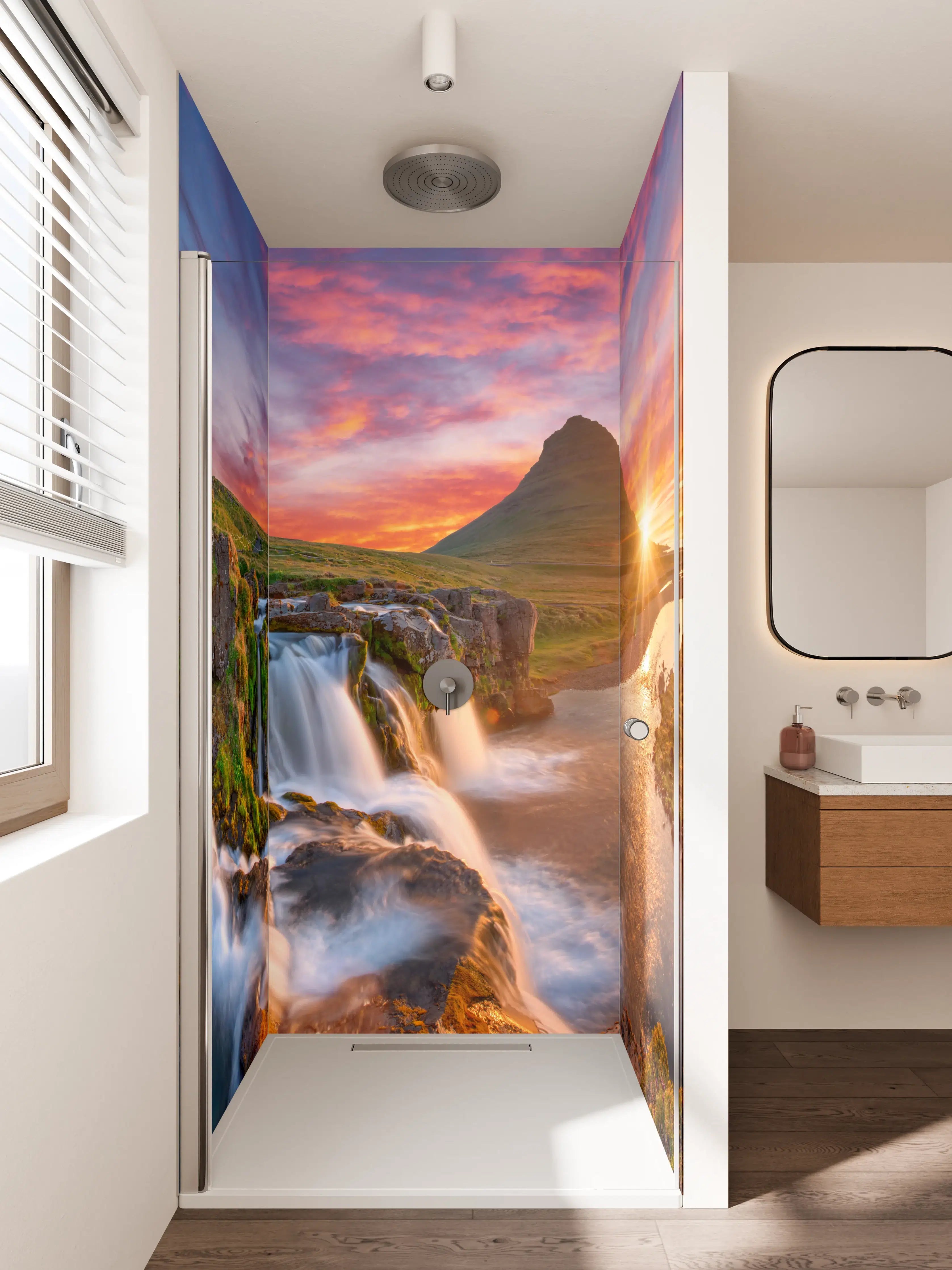 Duschrückwand - Berg- und Wasserfall-Szenerie bei Sonnenuntergang