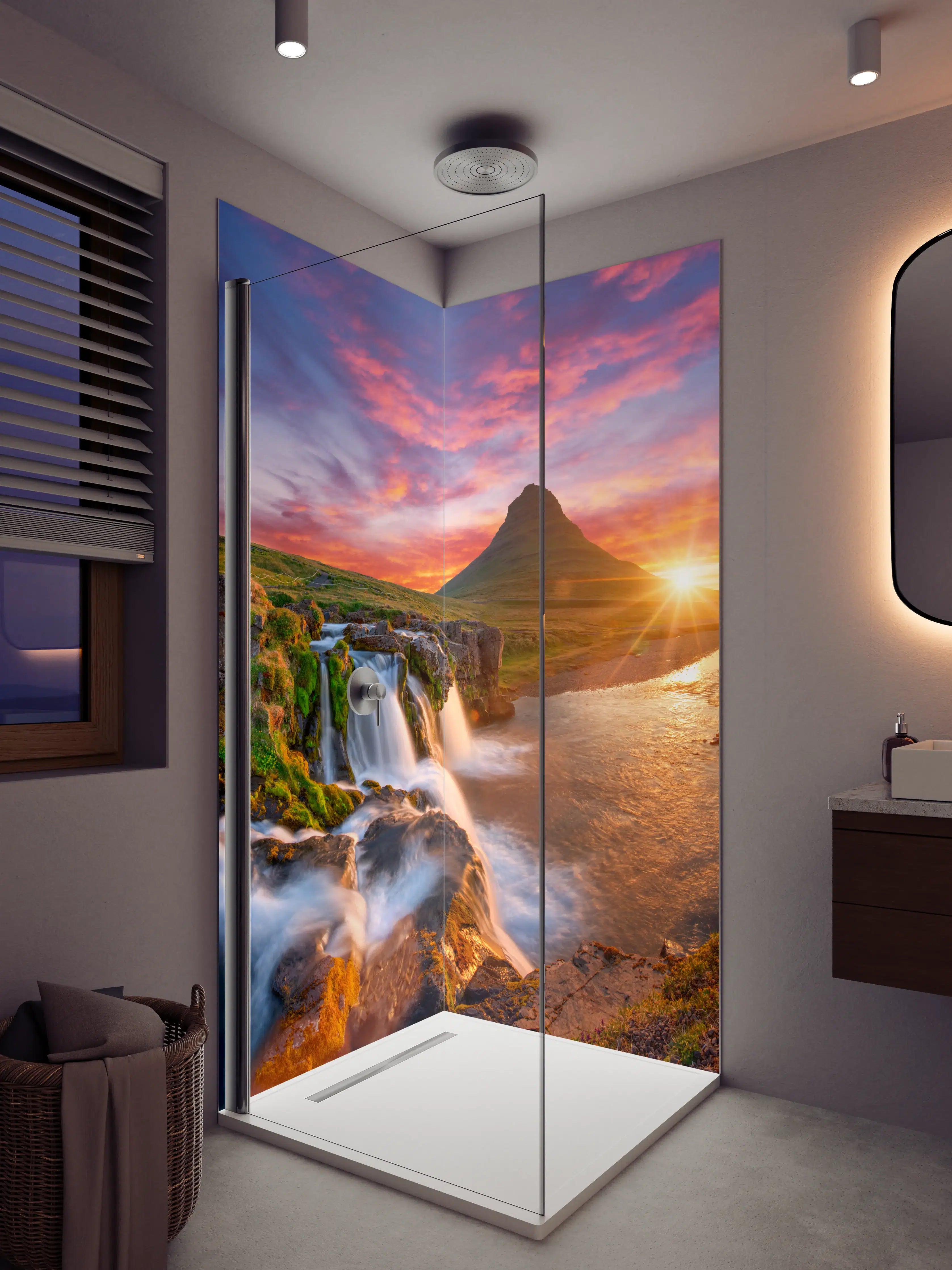 Duschrückwand - Berg- und Wasserfall-Szenerie bei Sonnenuntergang