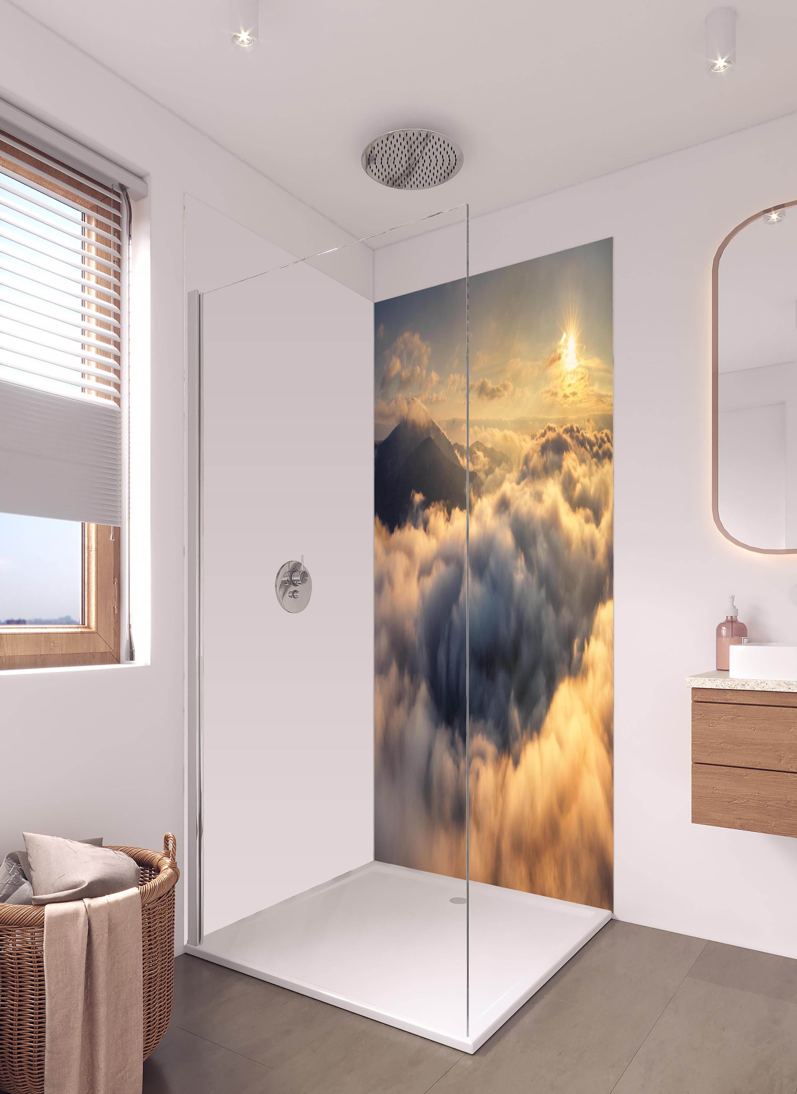 Duschrückwand - Berge in Wolken bei Sonnenaufgang - Peru in hellem Badezimmer mit Regenduschkopf - zweiteilige Eck-Duschrückwand