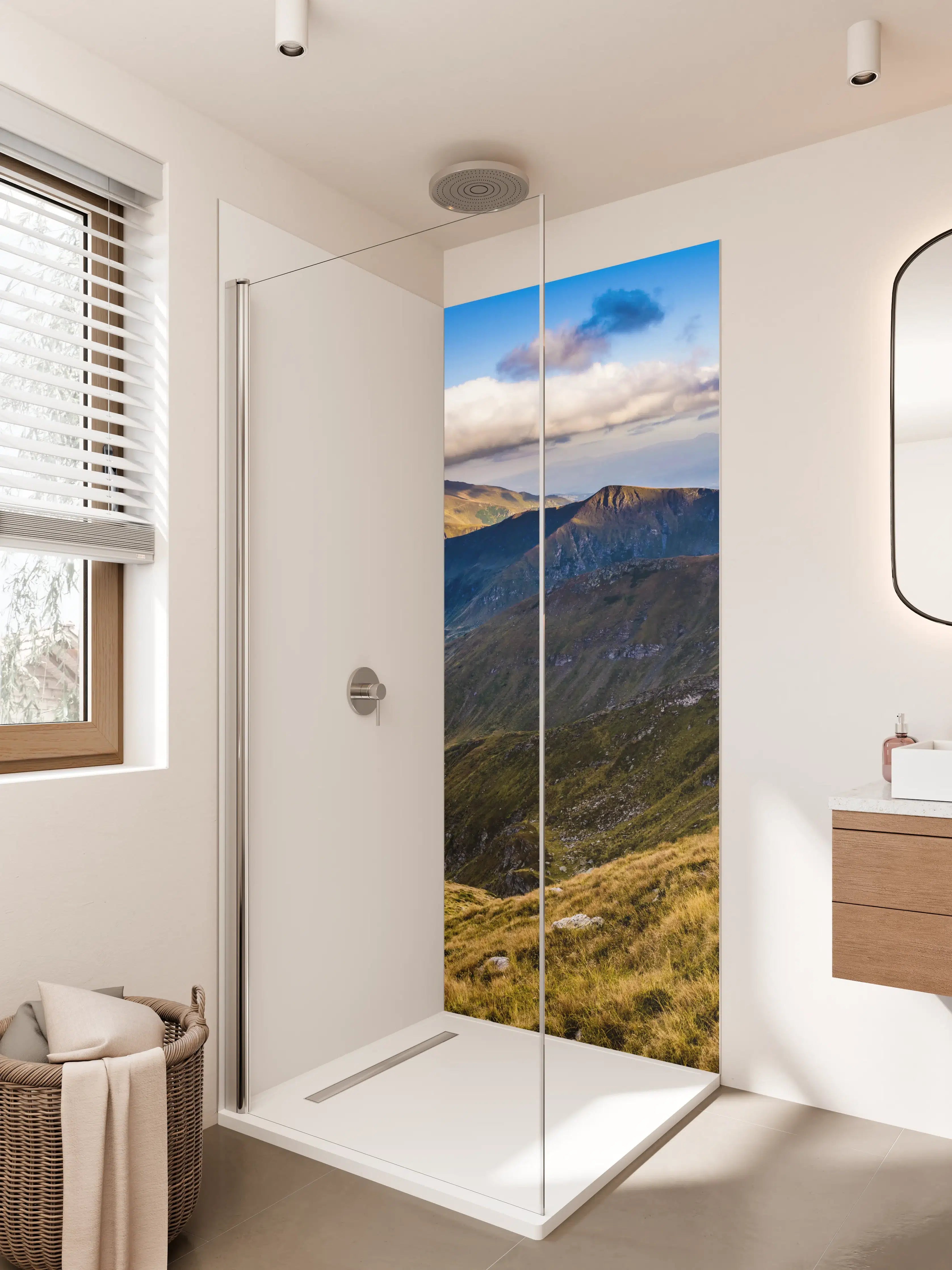 Duschrückwand - Berglandschaft bei Sonnenuntergang mit grünen Hügeln