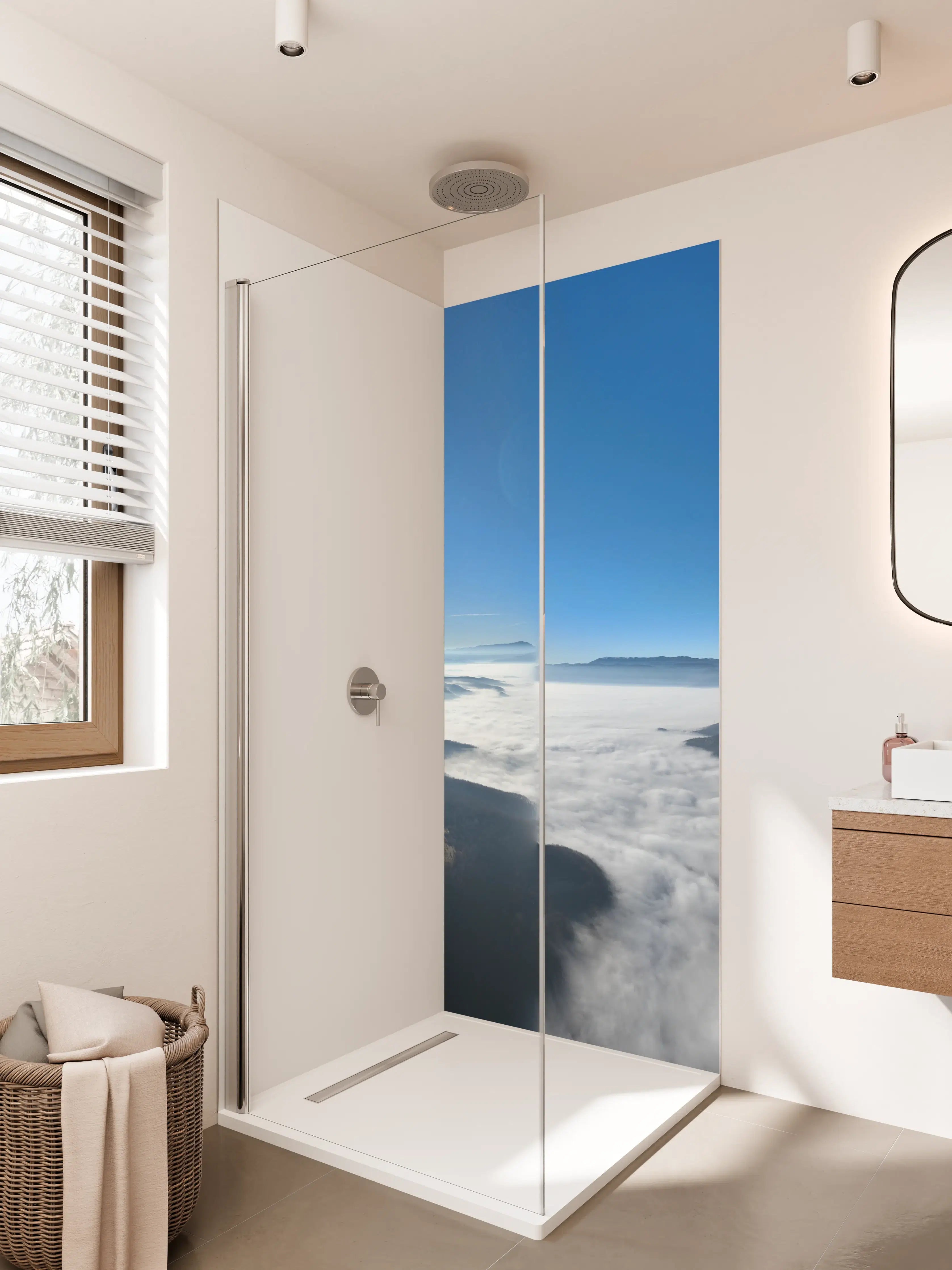 Duschrückwand - Bergpanorama im Sonnenlicht mit Wolkenmeer