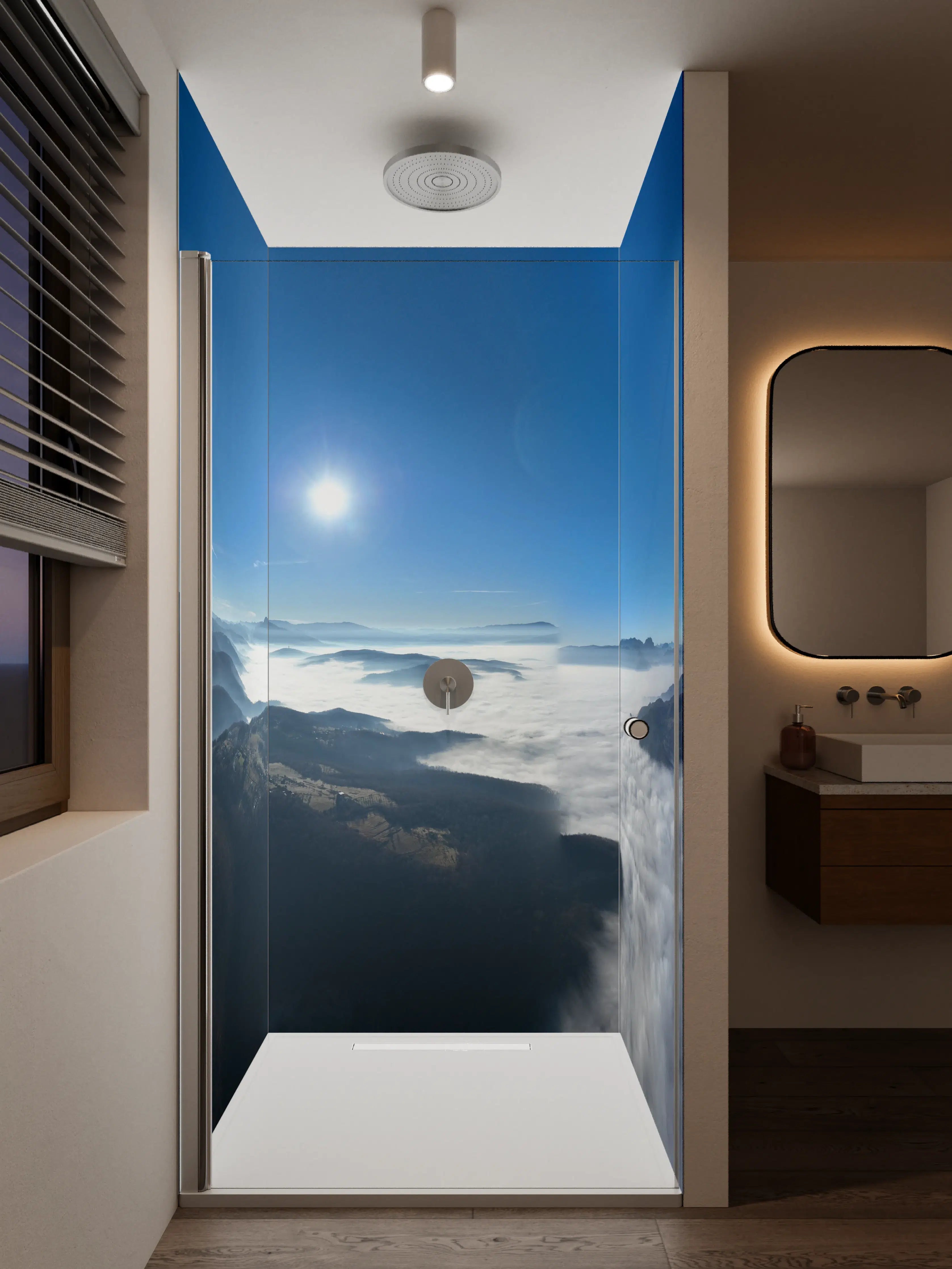 Duschrückwand - Bergpanorama im Sonnenlicht mit Wolkenmeer
