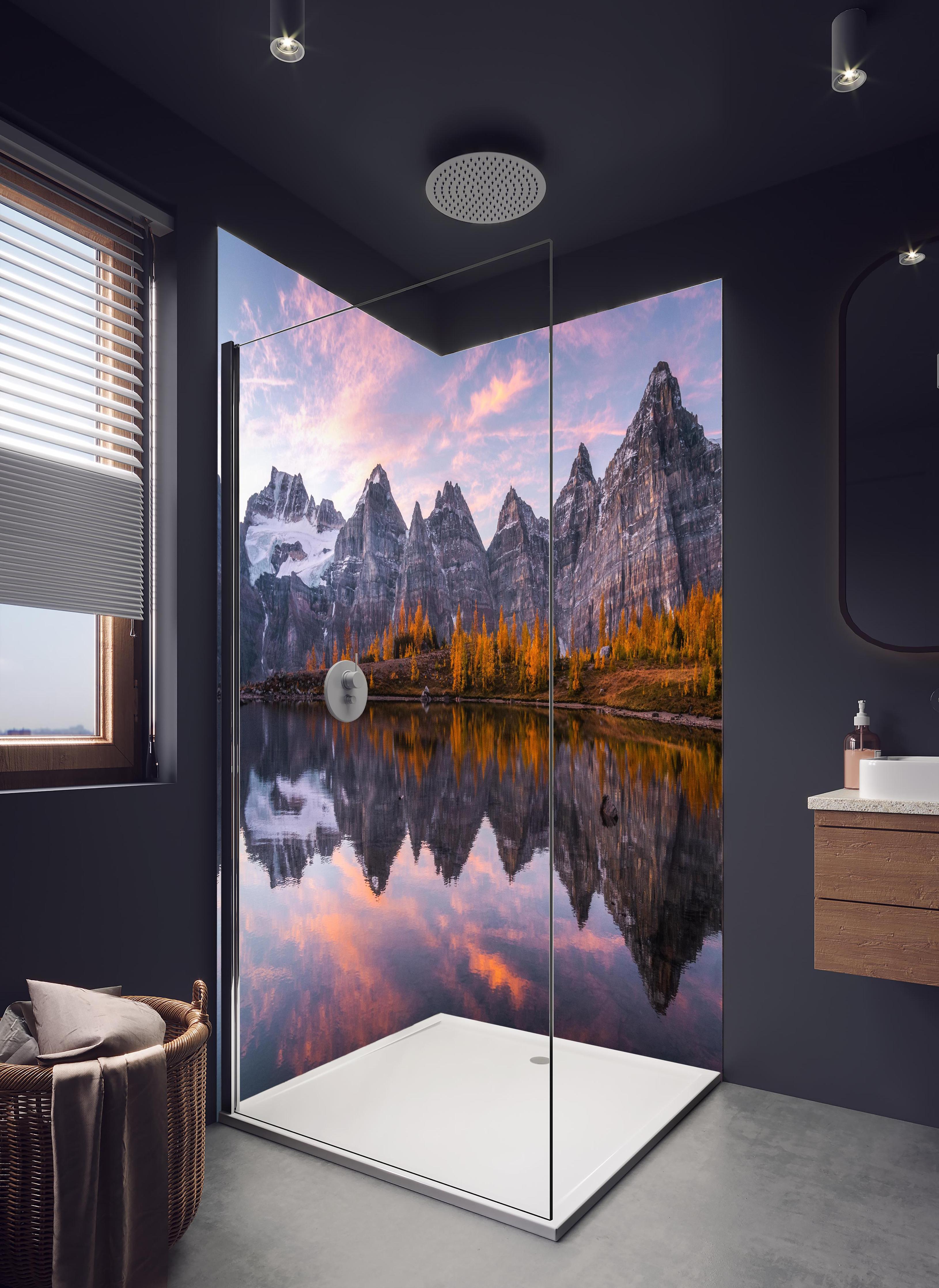 Duschrückwand - Bergsee Herbst Panorama Reflektion Banff in hellem Badezimmer mit Regenduschkopf - zweiteilige Eck-Duschrückwand
